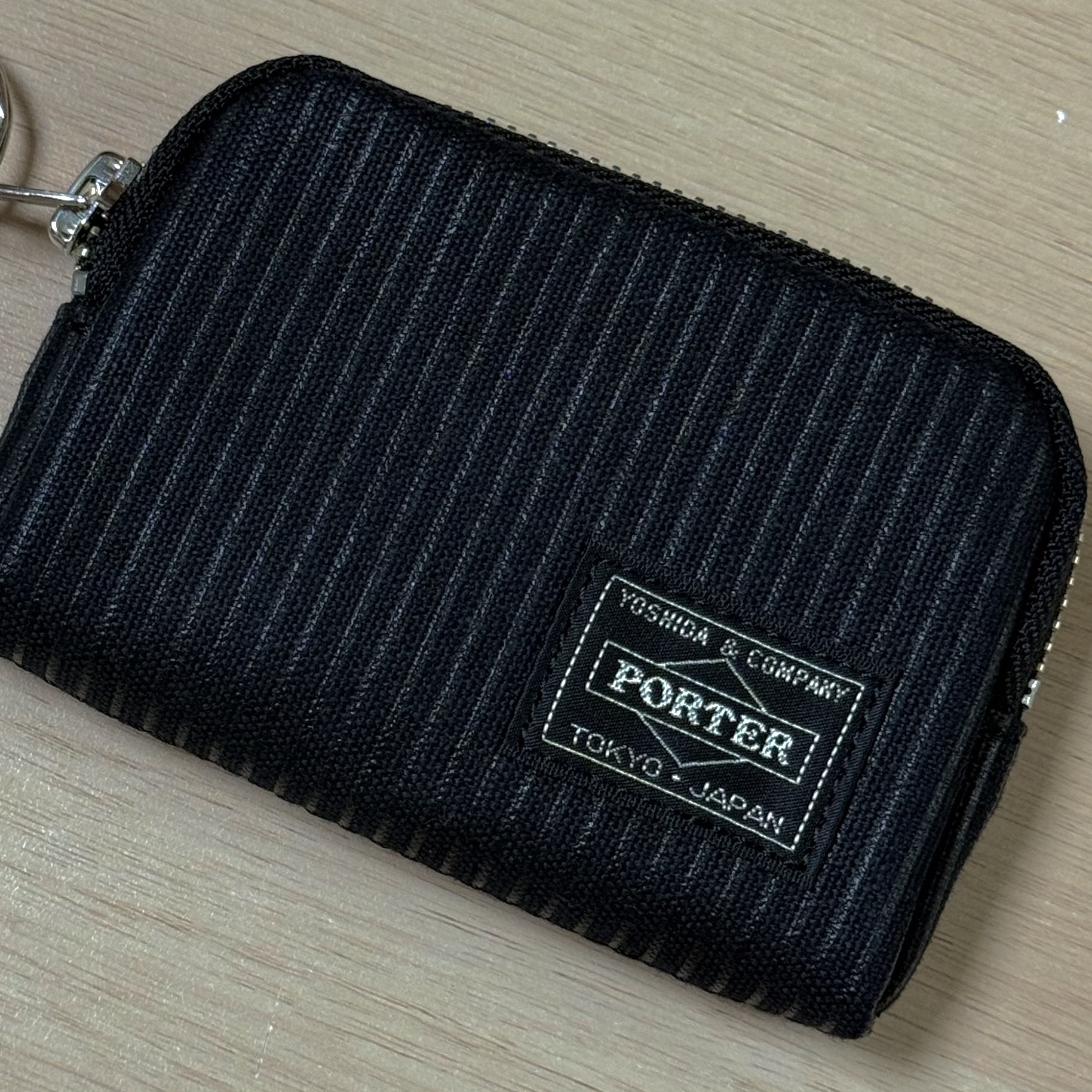Porter Drawing Coin Key Case Black 착용 스타일 - 1