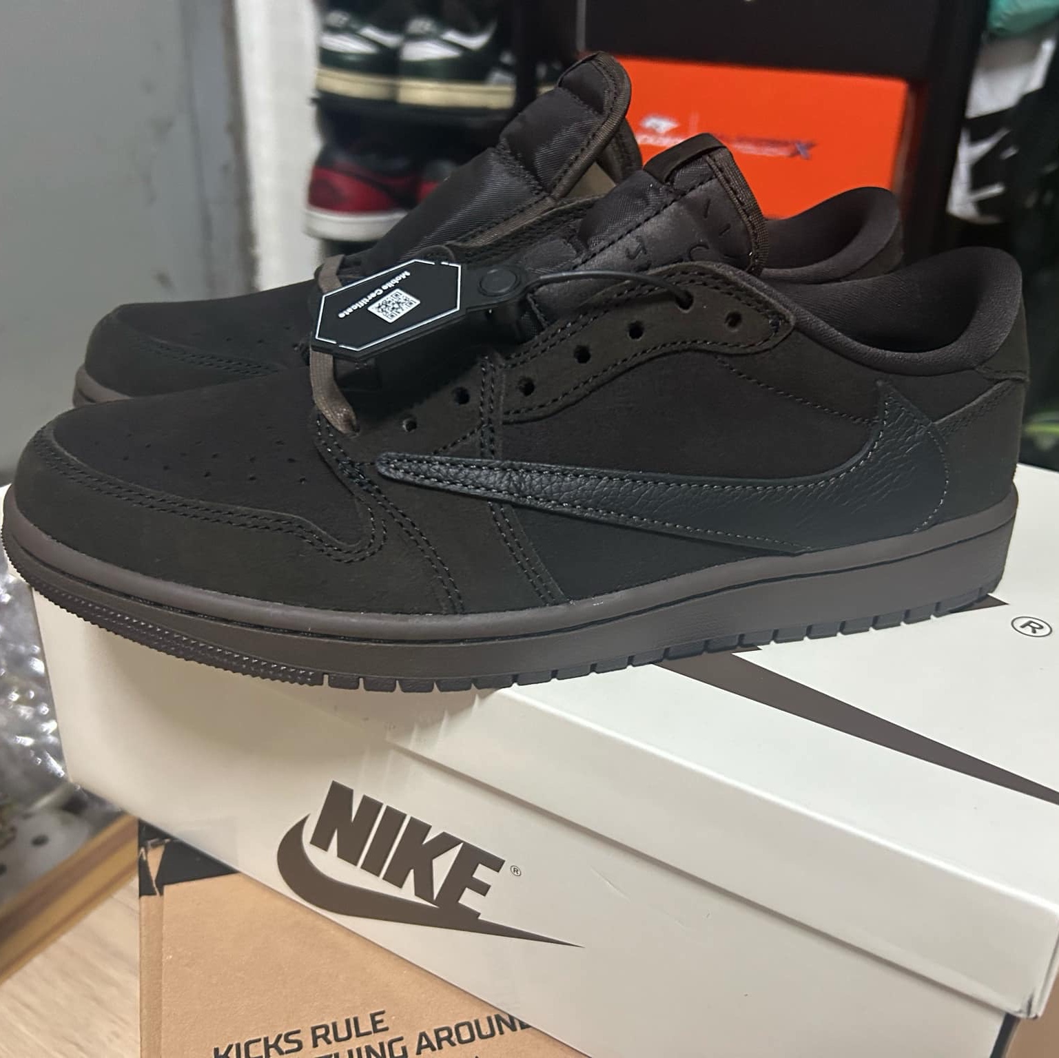Jordan 1 x Travis Scott Retro Low OG SP Velvet Brown and Dark Mocha 착용 스타일