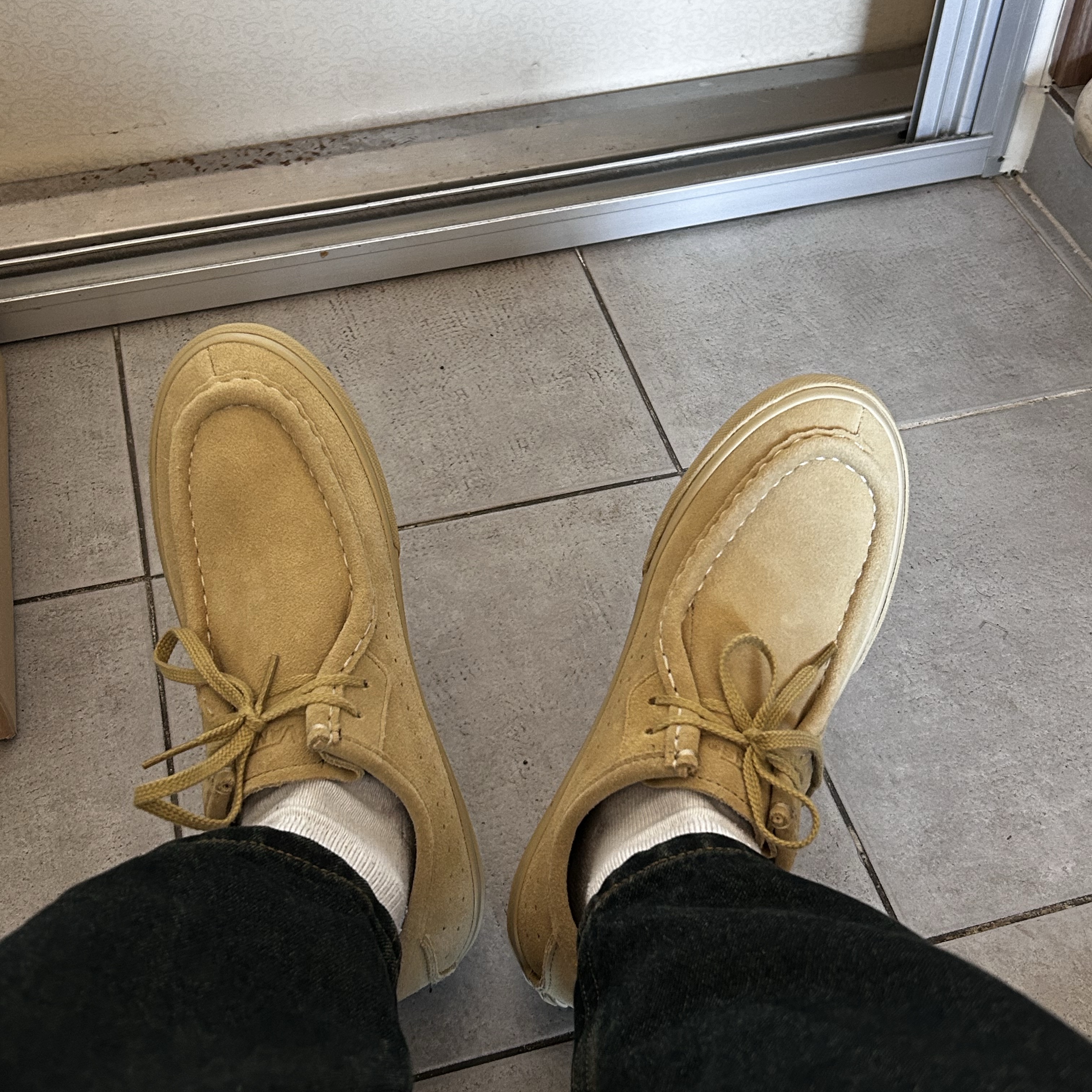 Vans Carver Low Sand Beige 착용 스타일