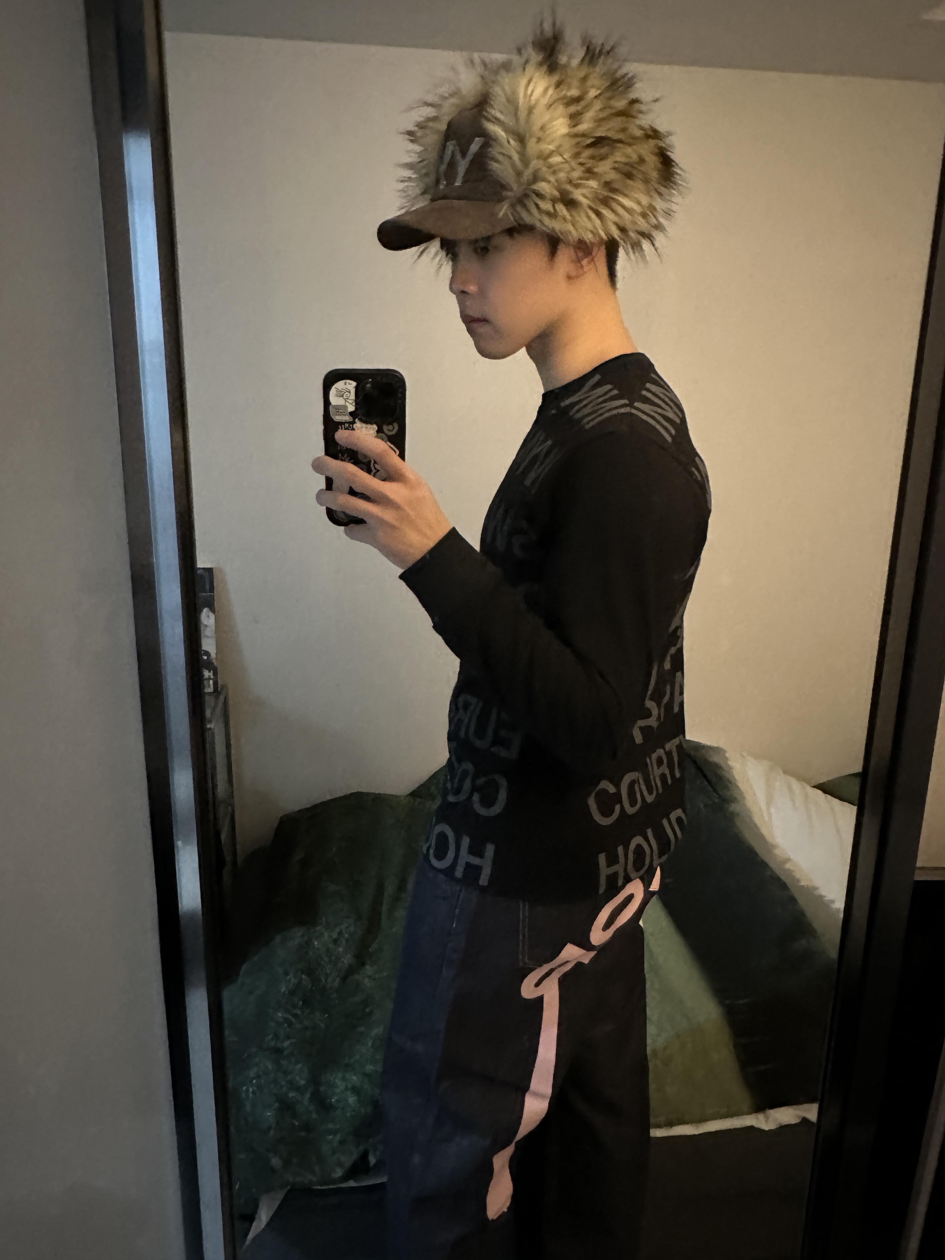 [KREAM 단독] Safarispot Highway Inn LS T-Shirt Black White, Open Yy Faux Fur Earflap Cap Khaki 착용 스타일