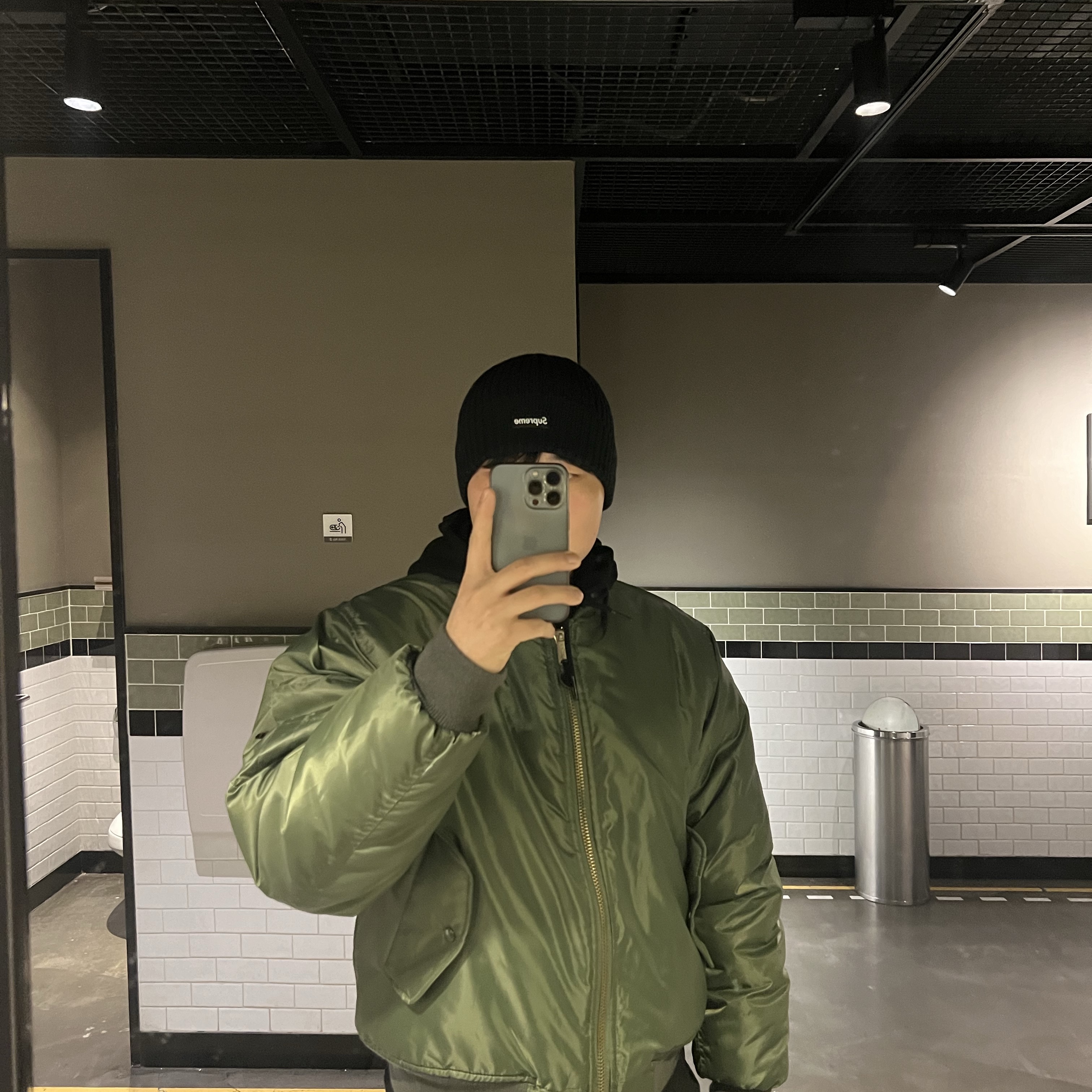 Supreme Overdyed Beanie Black, NOMANUAL Seersucker Check Shirts Ivory 착용 스타일 - 1