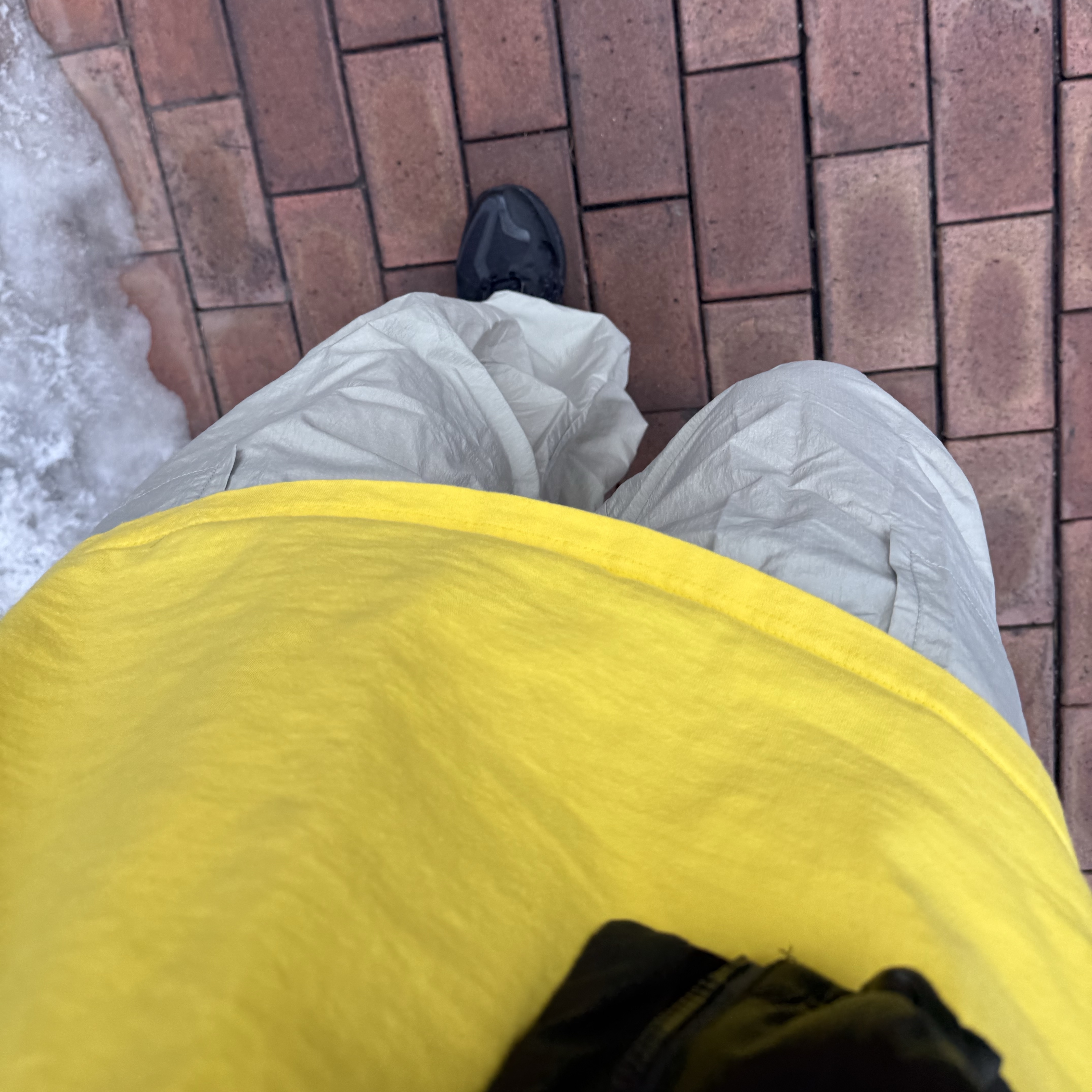 (W) Zara x And Wander Water Repellent Trousers Light Mint Green, (W) Zara x And Wander Water-Resistant & Windproof Down Puffer Jacket Dark Grey 착용 스타일 - 4