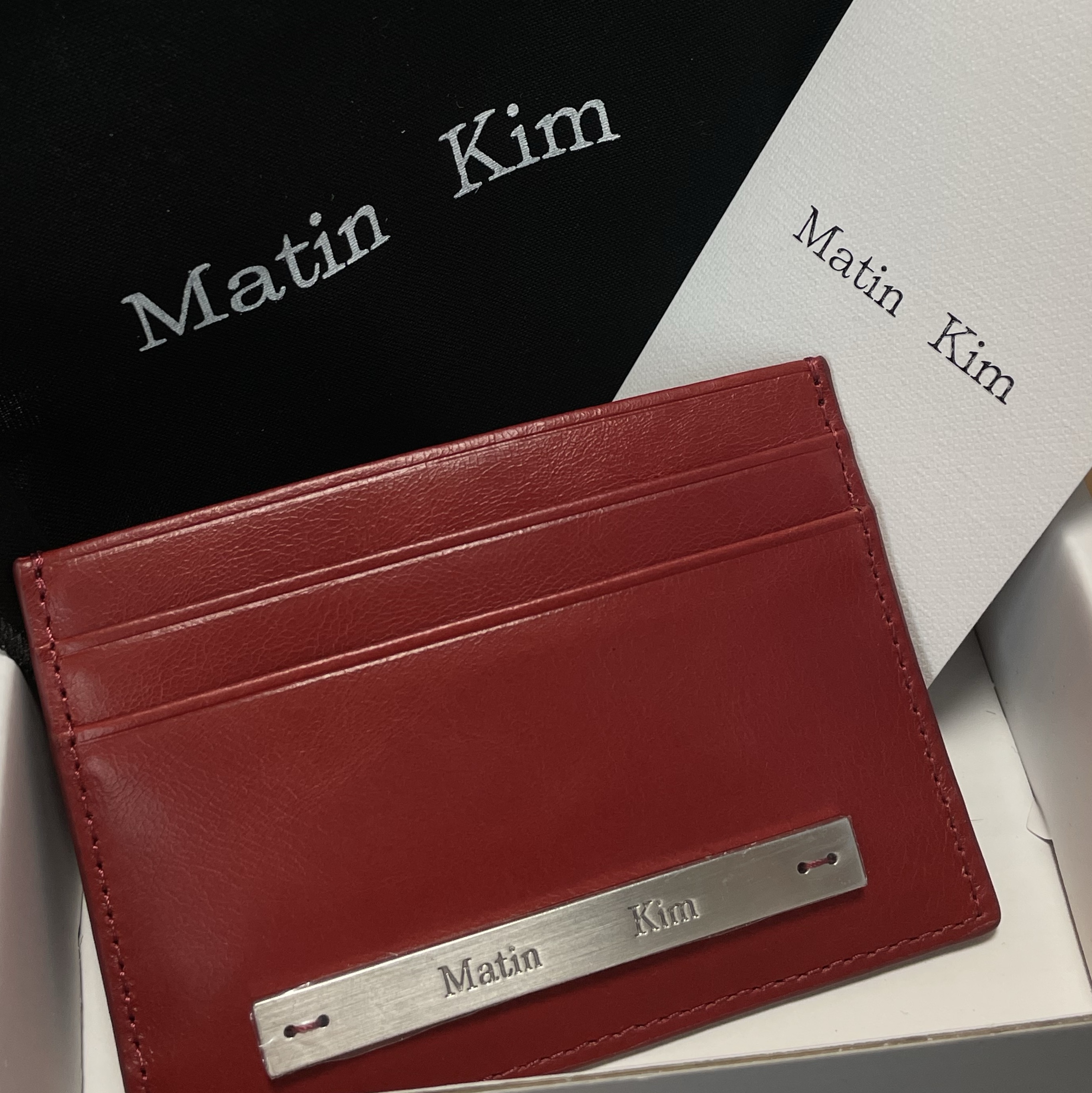 Matin Kim Vintage Card Wallet Red 착용 스타일