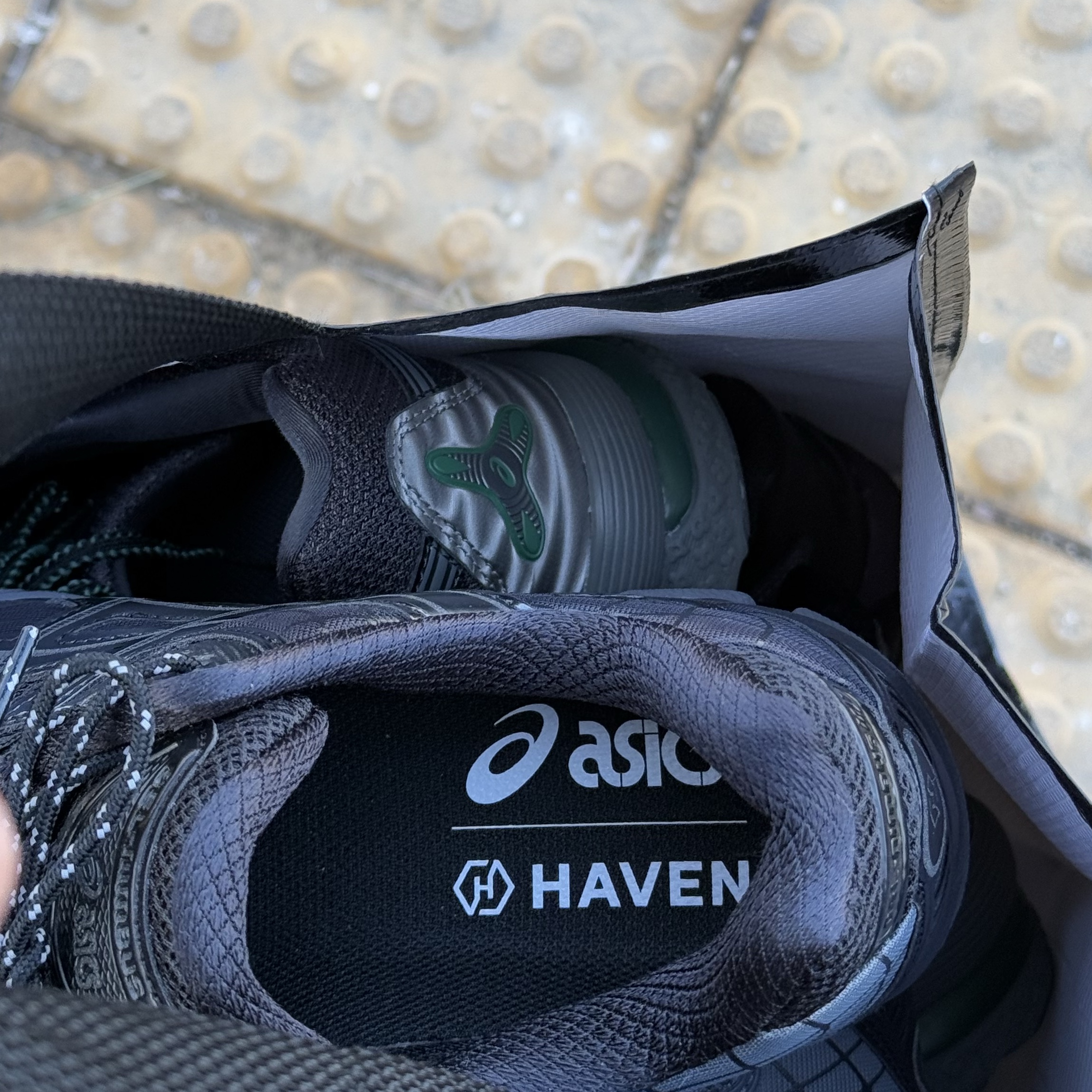 Asics x Haven Gel-Nimbus 10.1 Black, (W) Asics x Kiko Kostadinov Gel-Flammae Grey Black 착용 스타일 - 4