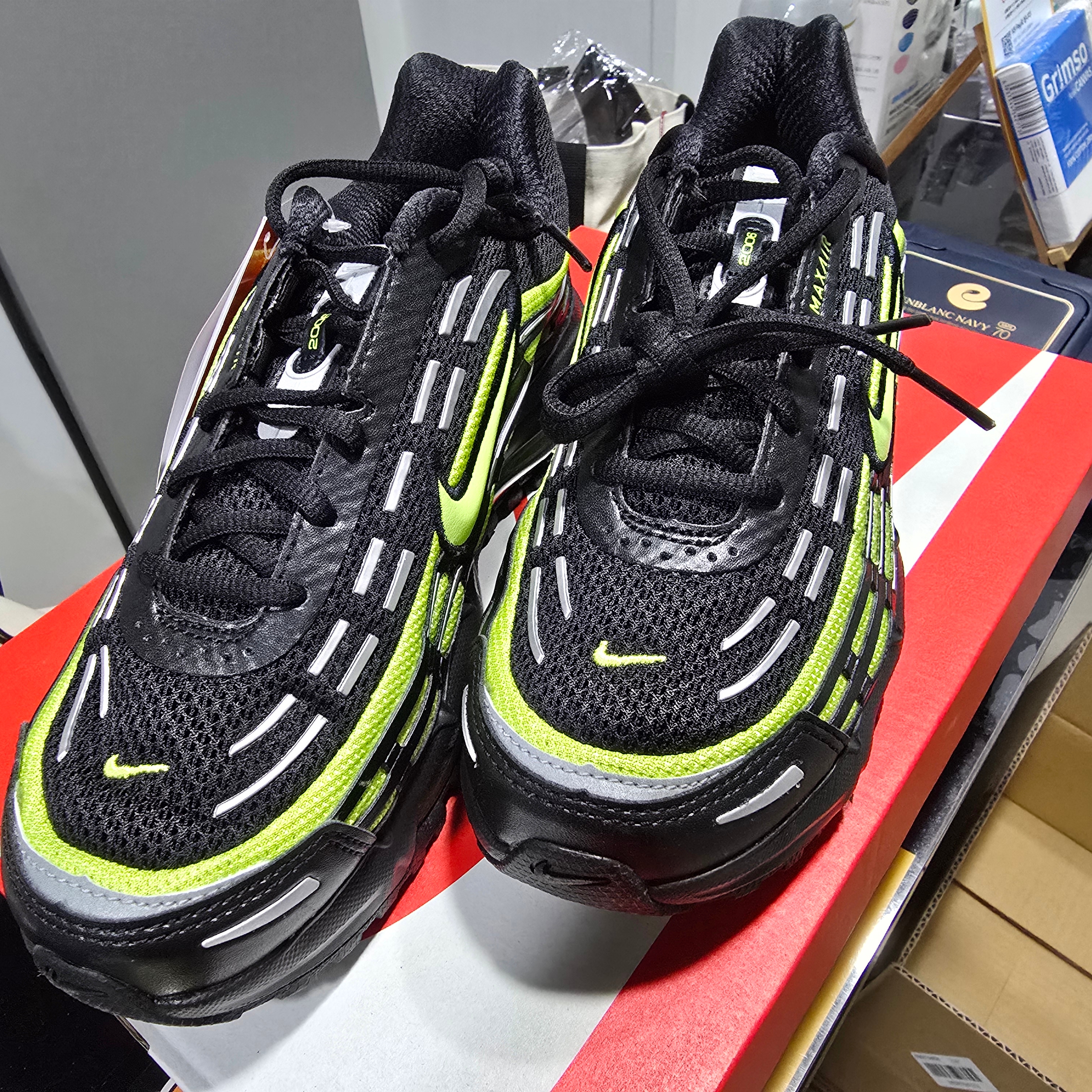 Nike Air Max TL 2.5 Black and Citron 착용 스타일 - 2