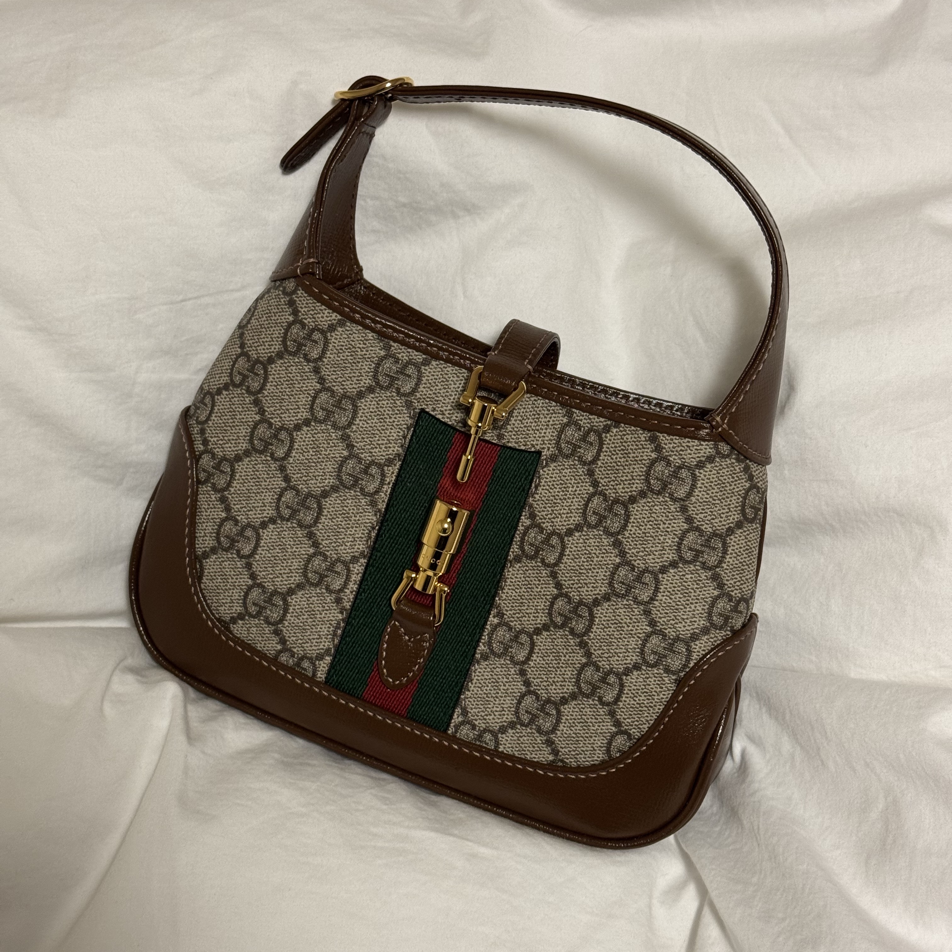 Gucci Jackie 1961 Mini Shoulder Bag Beige Ebony 착용 스타일