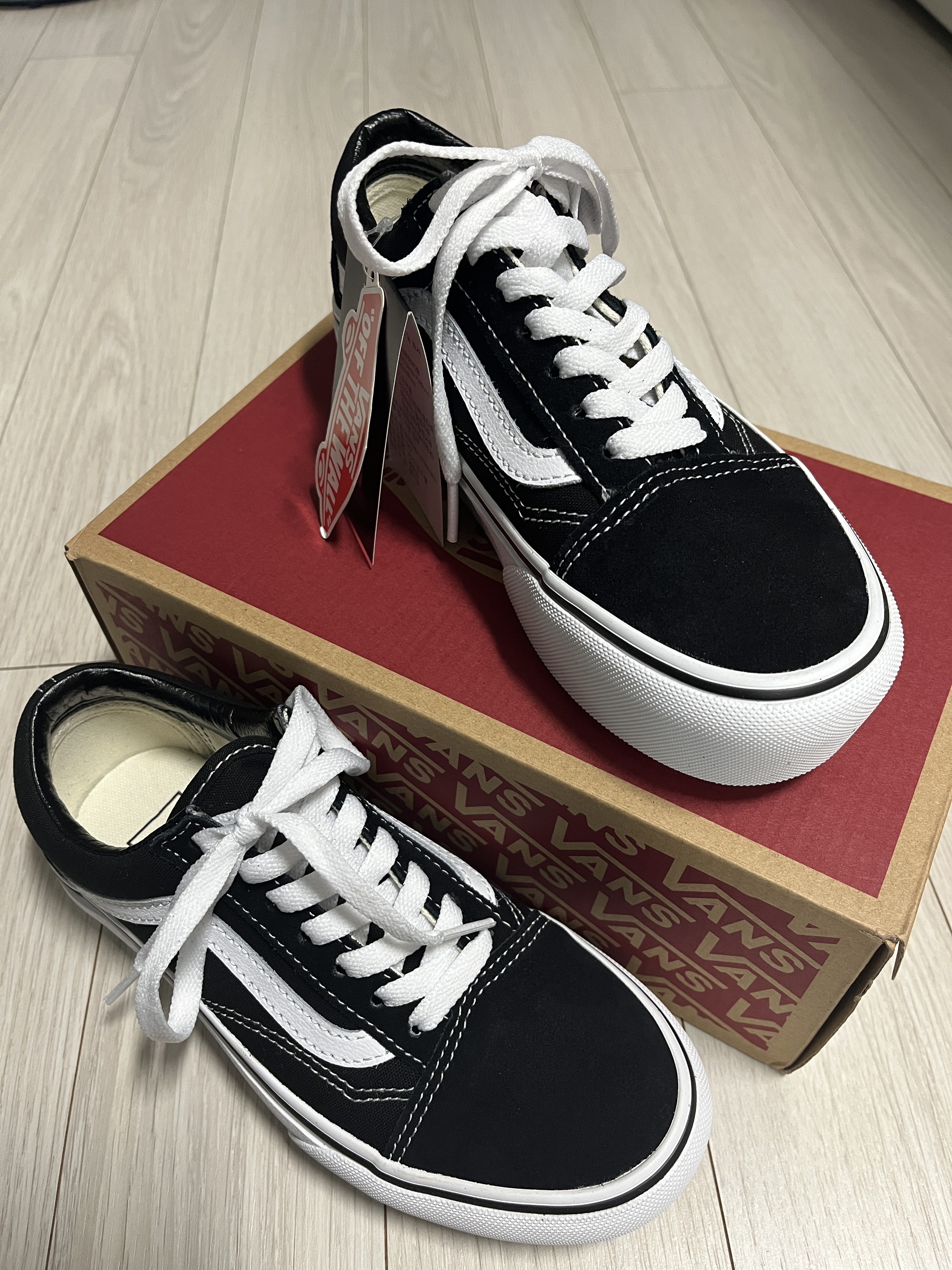 Vans Old Skool Platform Black White 착용 스타일 - 2