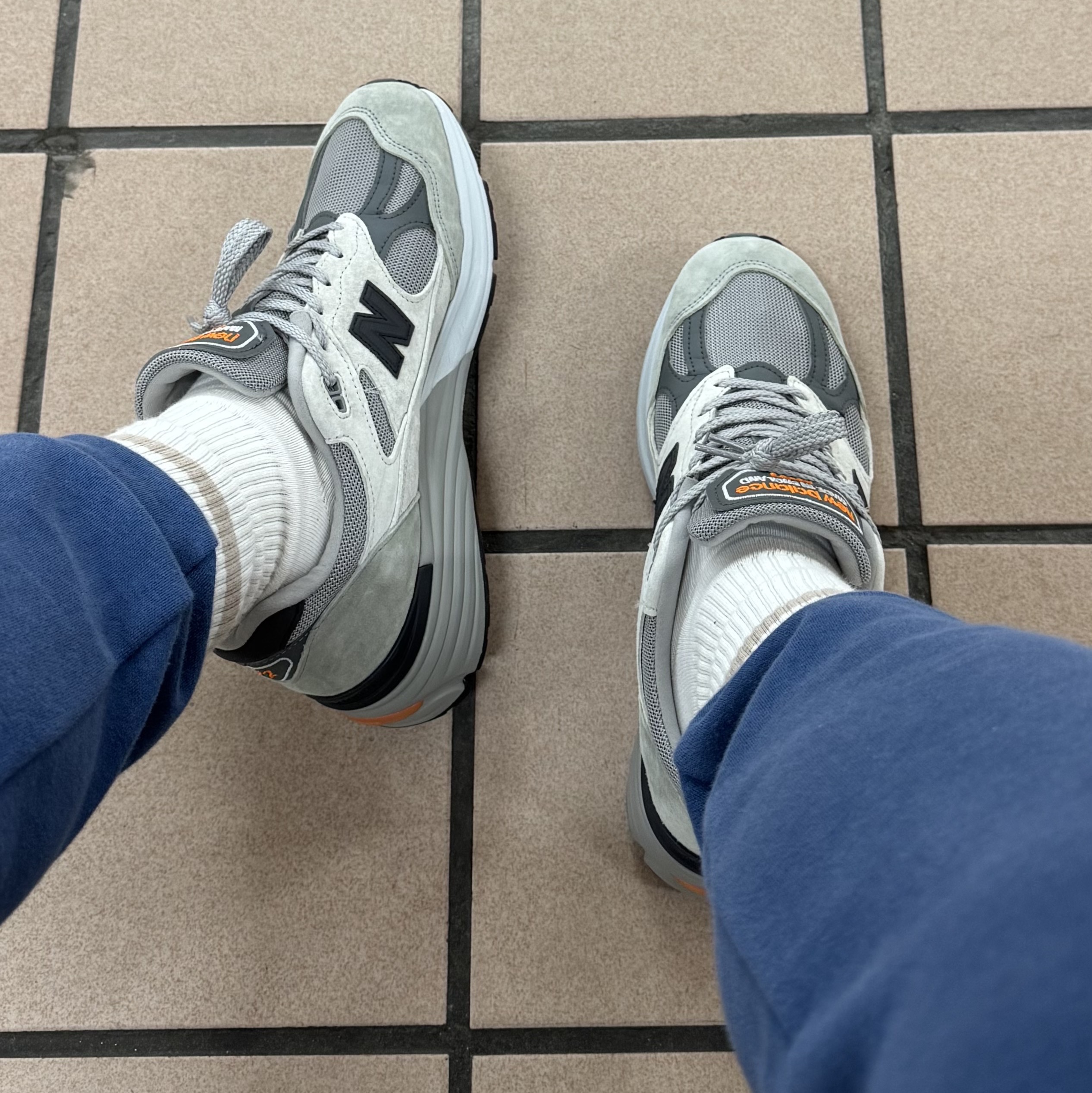 New Balance 991v2 Made in UK Pelican Abbey Stone 착용 스타일