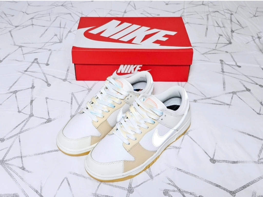 Nike Dunk Low SE Pale Vanilla and Sail 착용 스타일 - 1