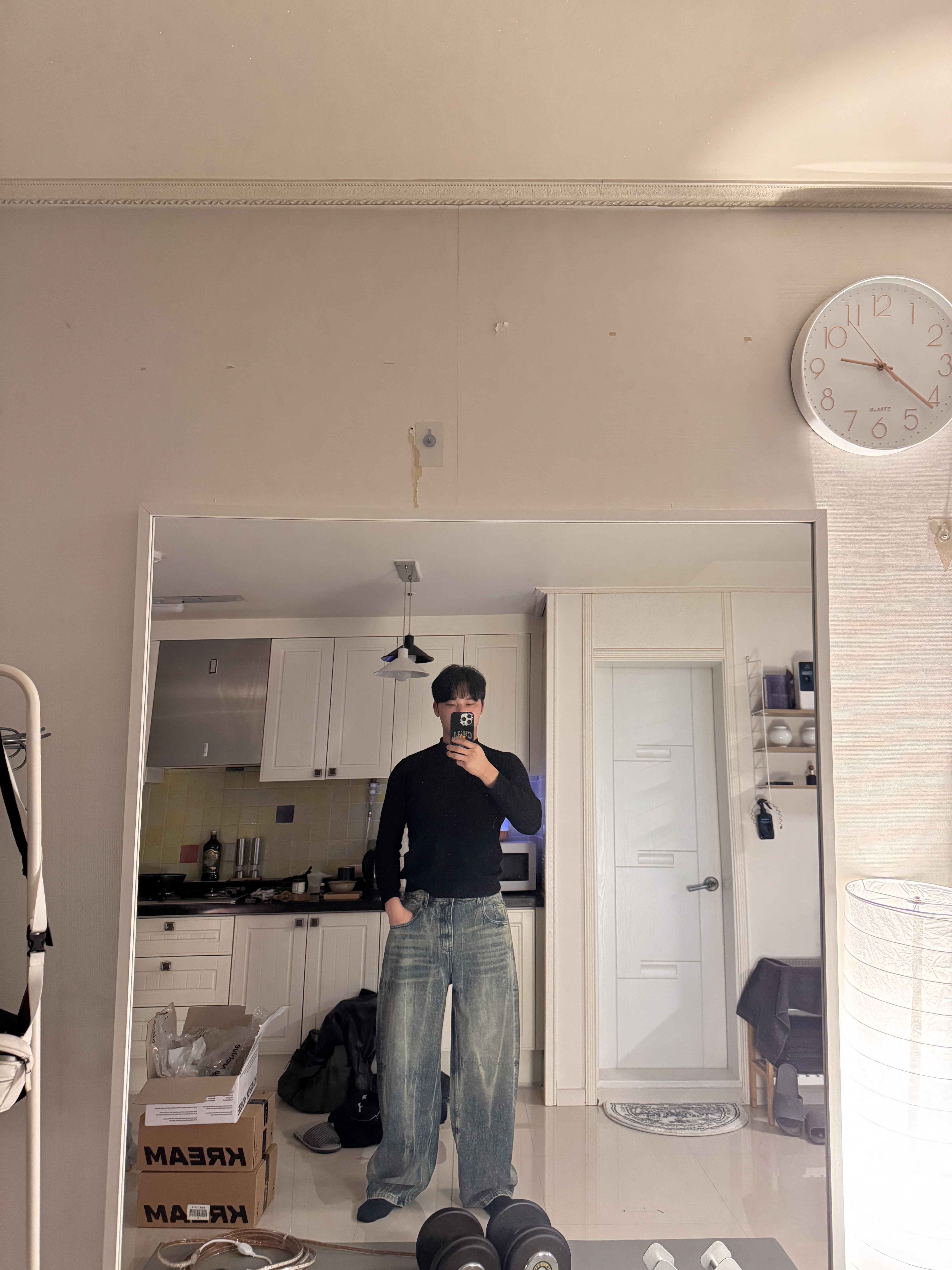 Millo Archive Reflect Curved Pants Oil Blue 착용 스타일