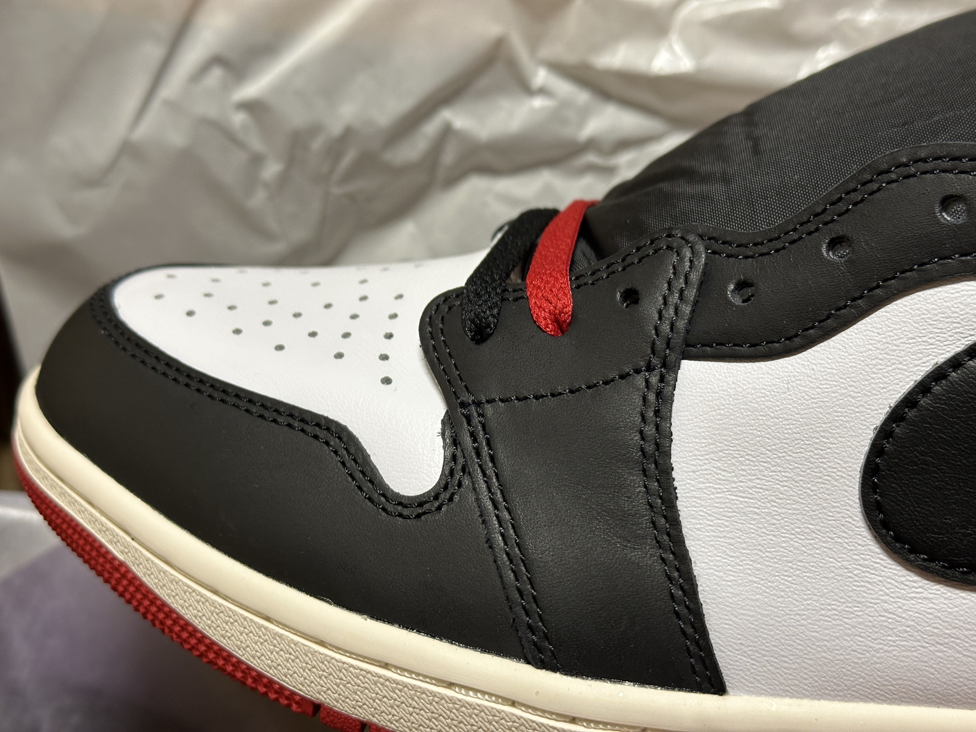 Jordan 1 Retro High OG Black Toe 착용 스타일 - 3