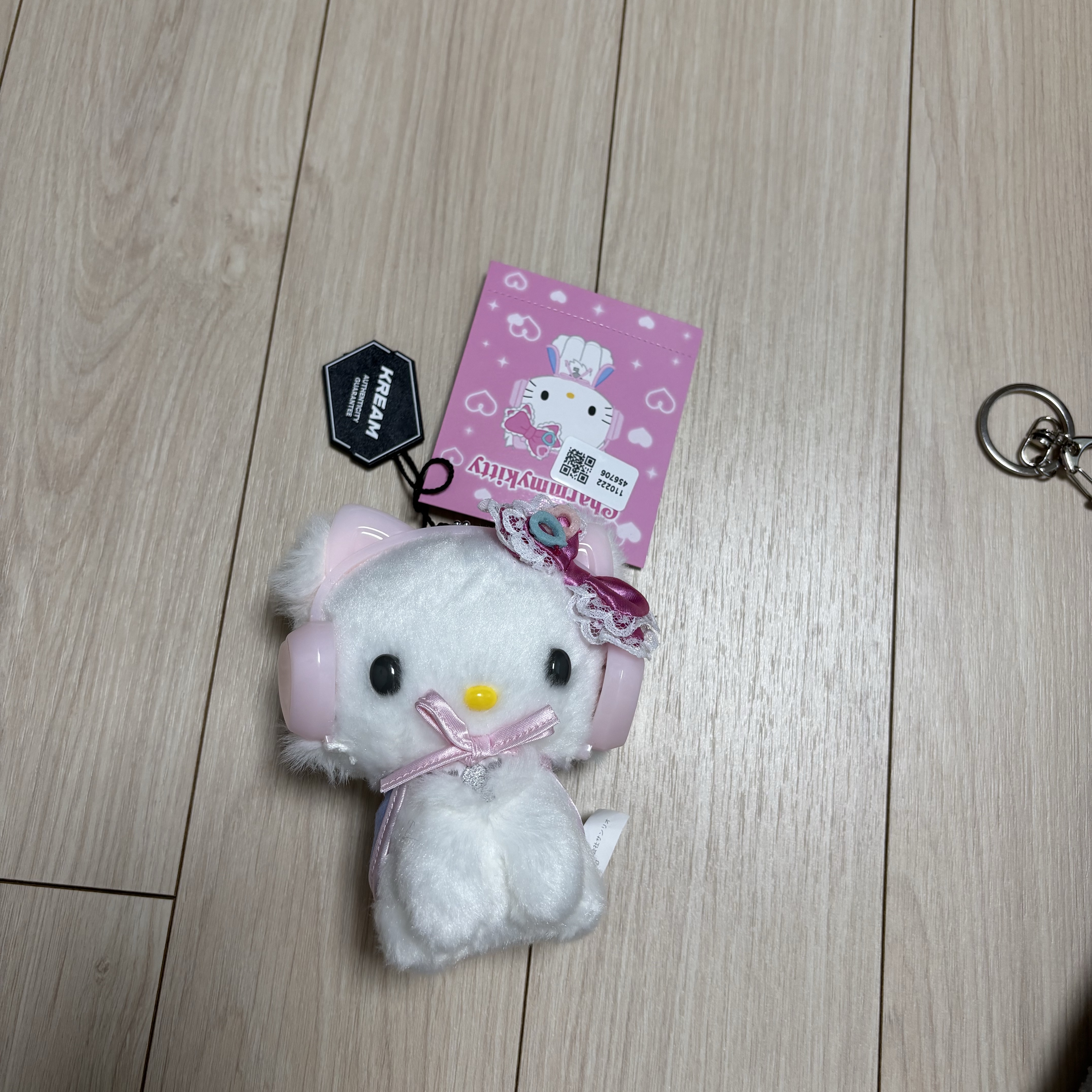 Sanrio Charmmy Kitty Our Heisei Pop Design Series Mascot Key Holder 착용 스타일 - 1