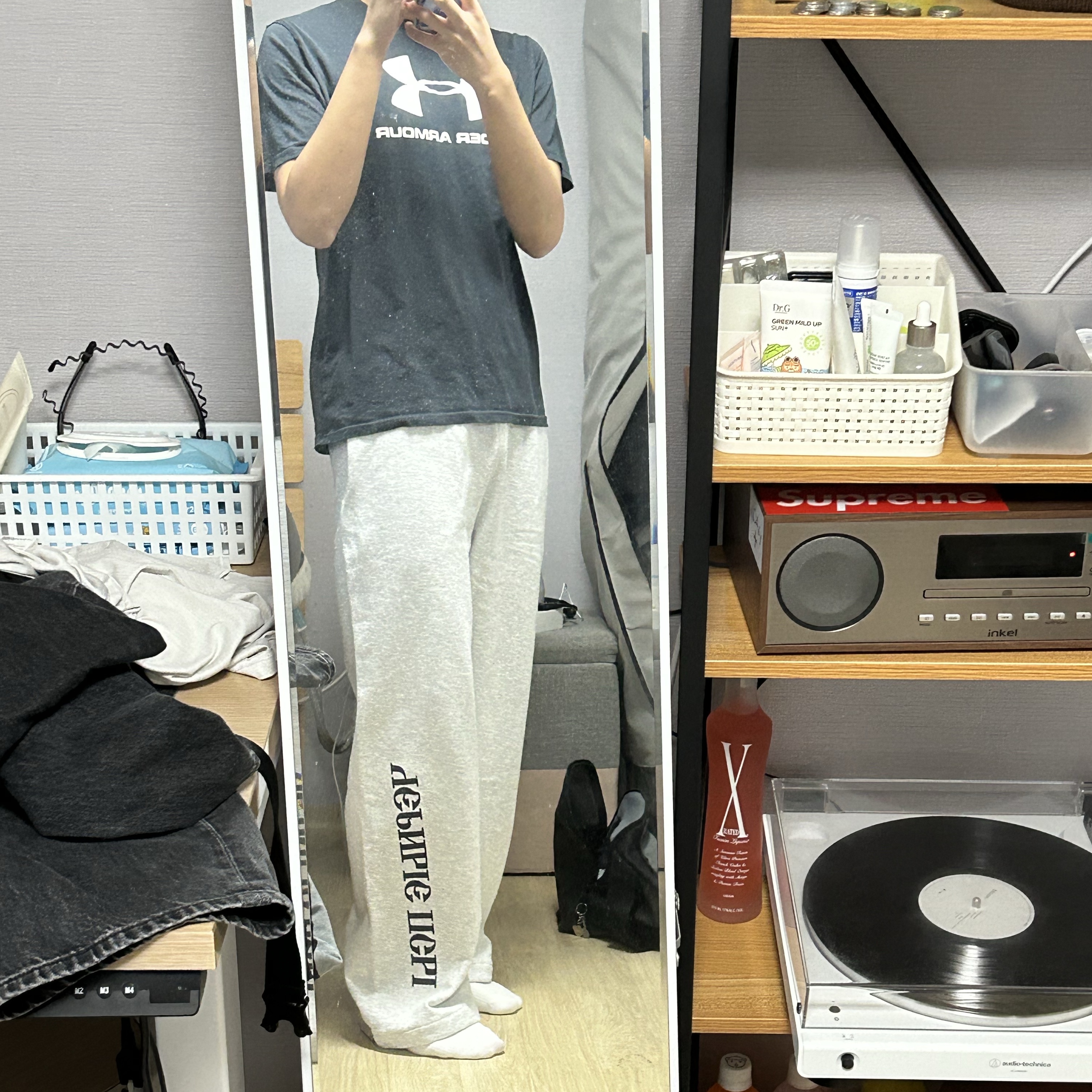 Yeezy x Gosha Rubchinskiy YZY Black Dogs Jogger Heather Grey 착용 스타일 - 3