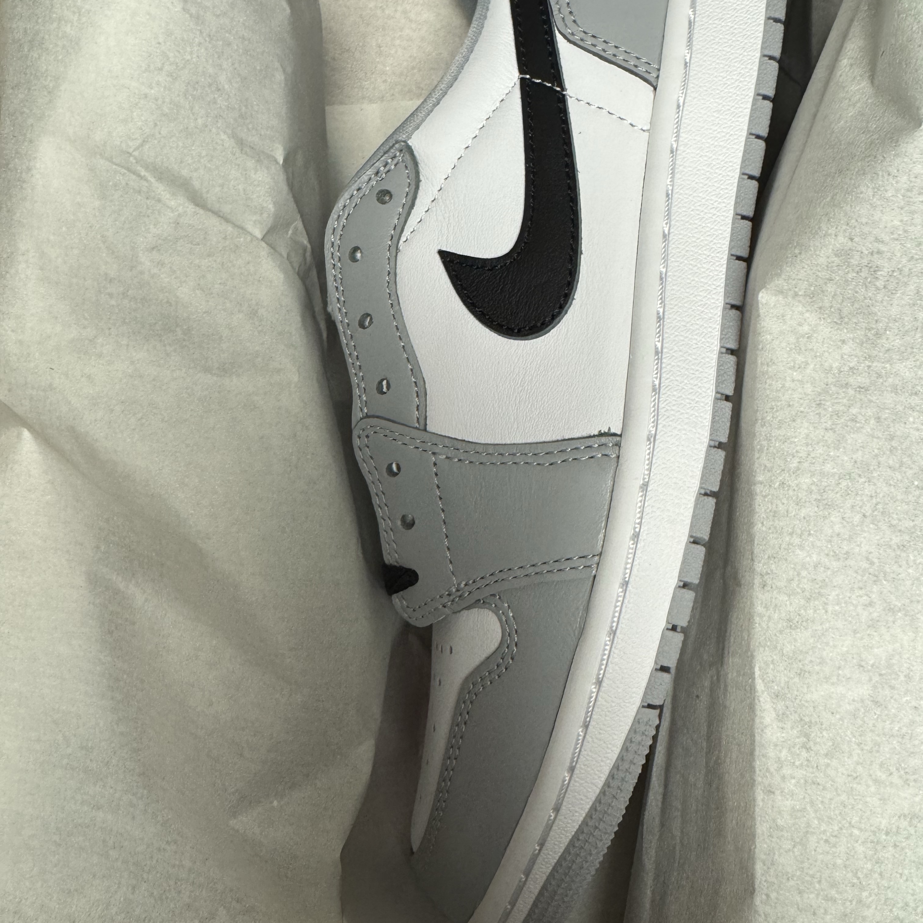 Jordan 1 Retro Low OG Wolf Grey and White 착용 스타일
