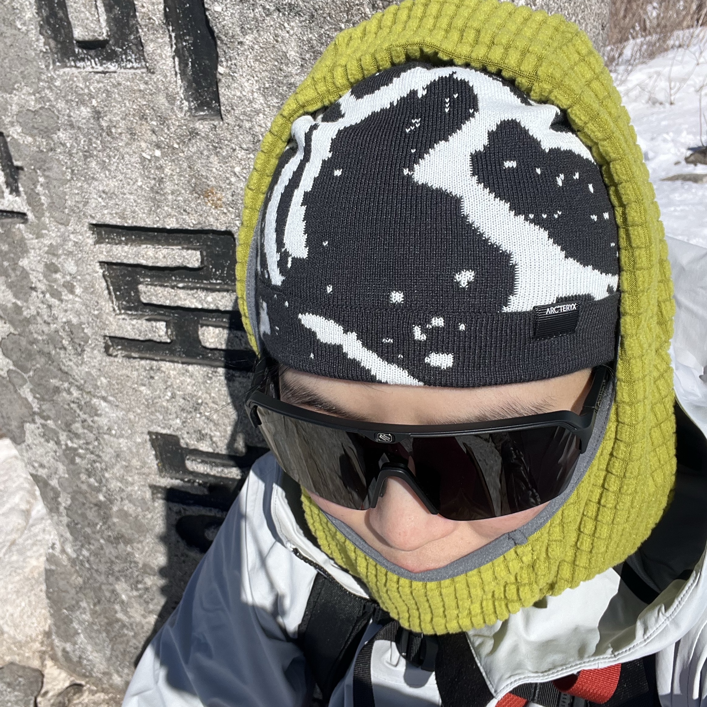 Arc'teryx Lightweight Grotto Toque Orca 착용 스타일 - 2