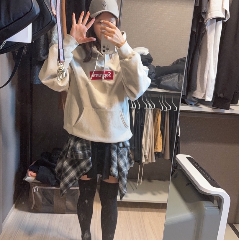 Supreme Box Logo Hooded Sweatshirt Stone - 24FW 착용 스타일