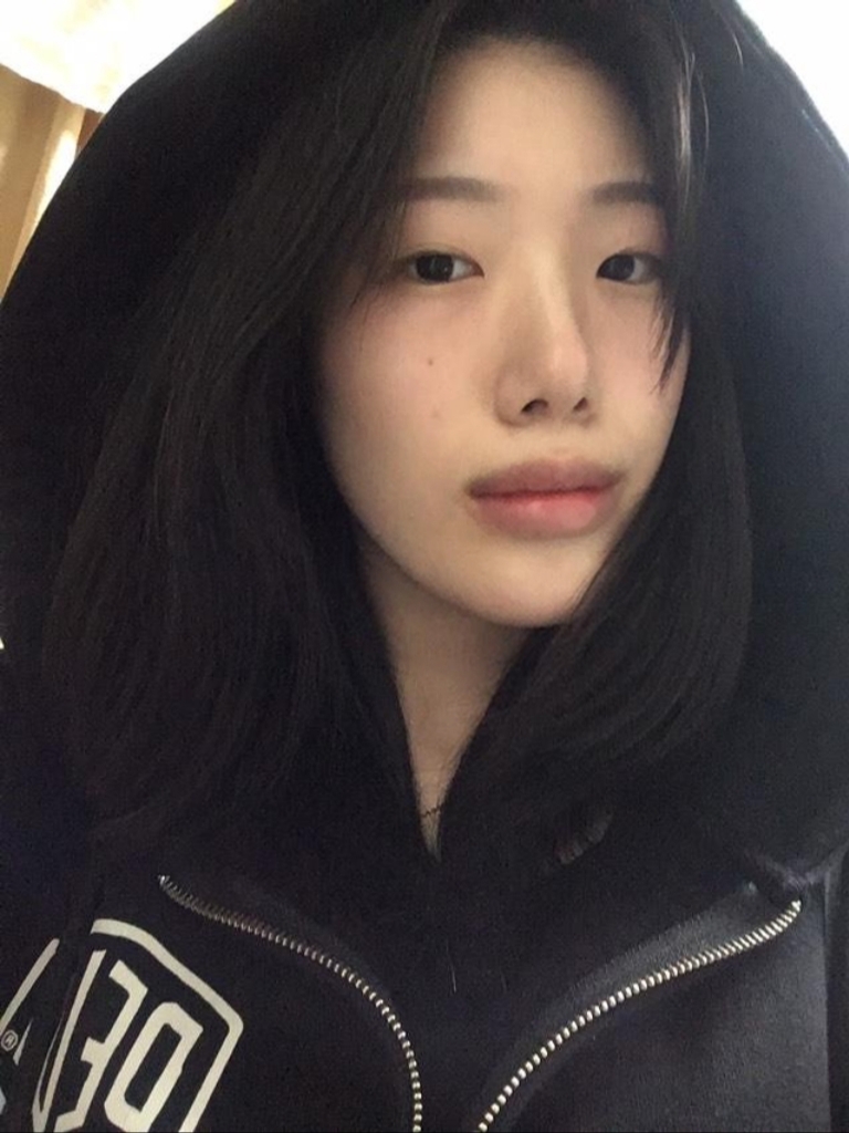 데우스 엑스 마키나 서울 컬리지 후드 자켓 블랙, 나이키 에어포스 1 '07 LV8 로우 트리플 레드 착용 스타일 - 3
