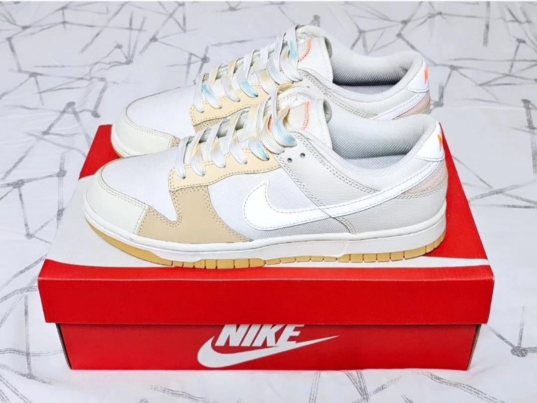 Nike Dunk Low SE Pale Vanilla and Sail 착용 스타일 - 2