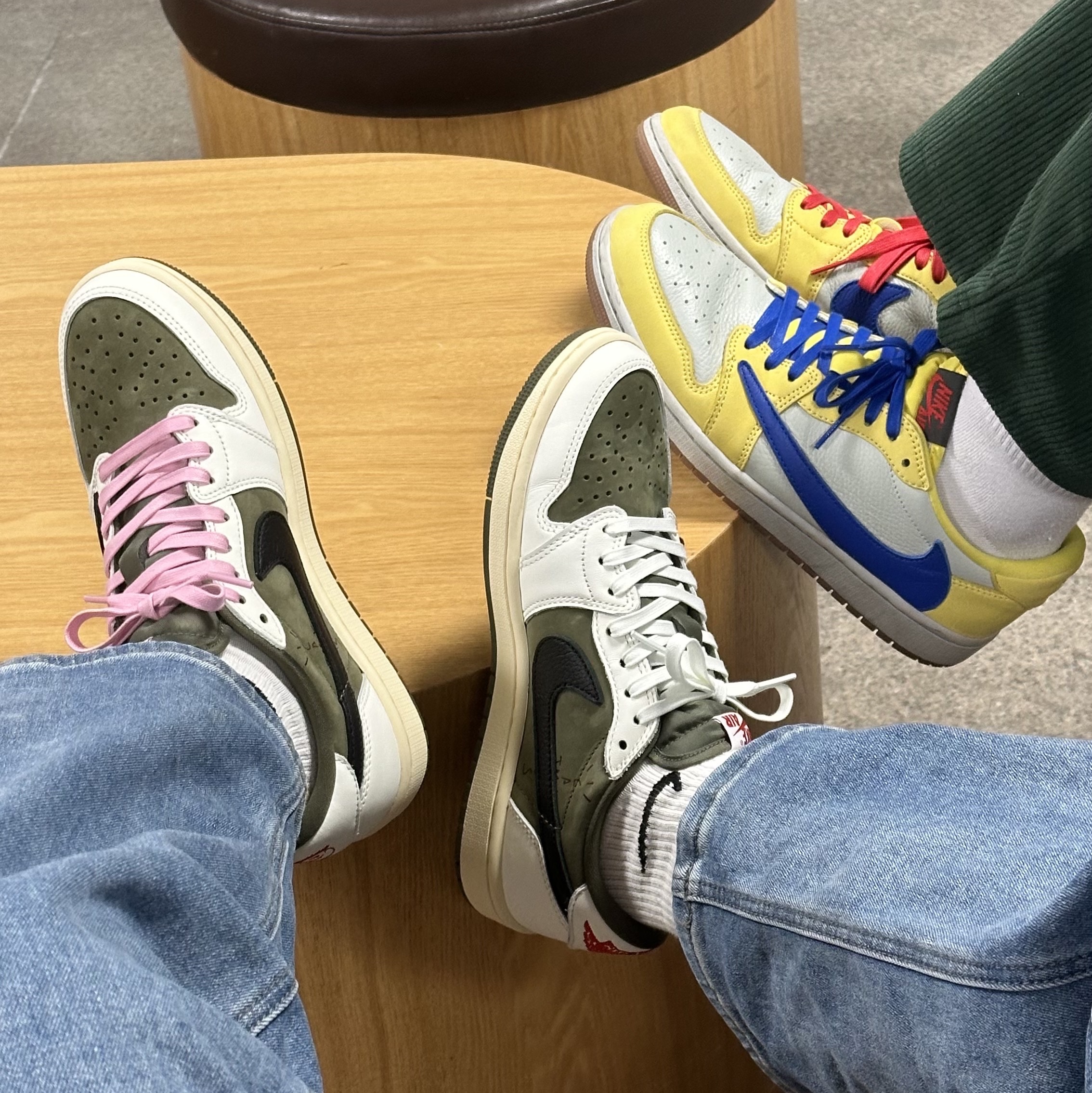 Jordan 1 x Travis Scott Retro Low OG SP Reverse Olive, (W) Jordan 1 x Travis Scott Retro Low OG SP Canary 착용 스타일 - 2