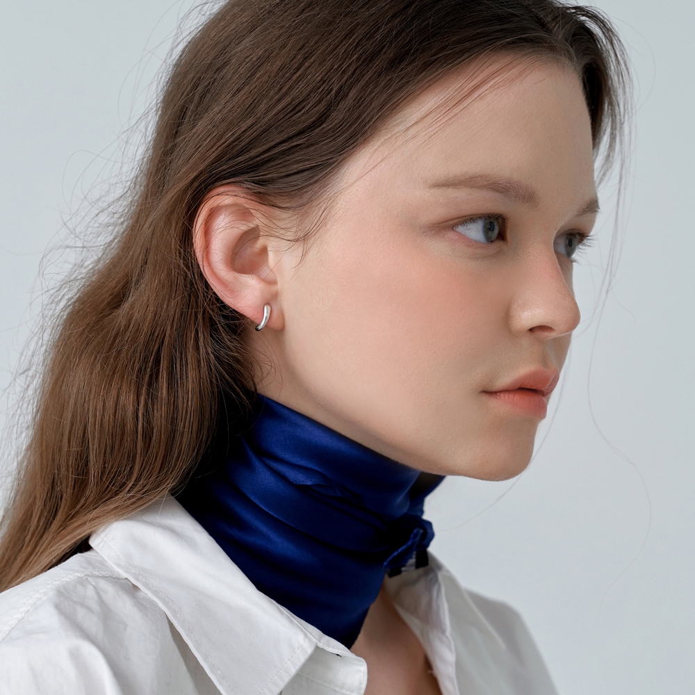 러브미몬스터 시크 실크 스카프 로얄 네이비(lovememonster Chic Silk Scarf Royal Navy) - 3