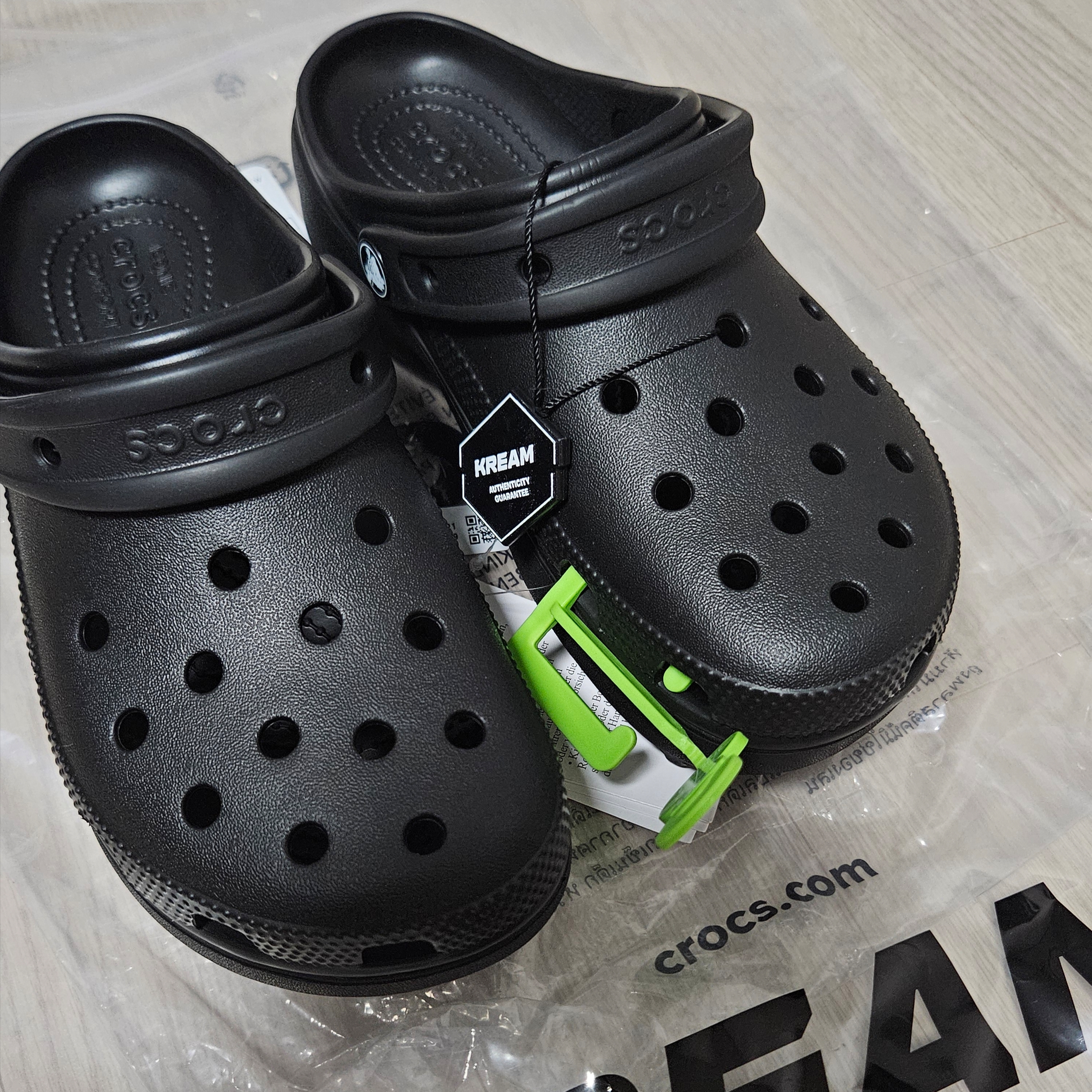 (W) Crocs Classic Platform Clog Black 착용 스타일