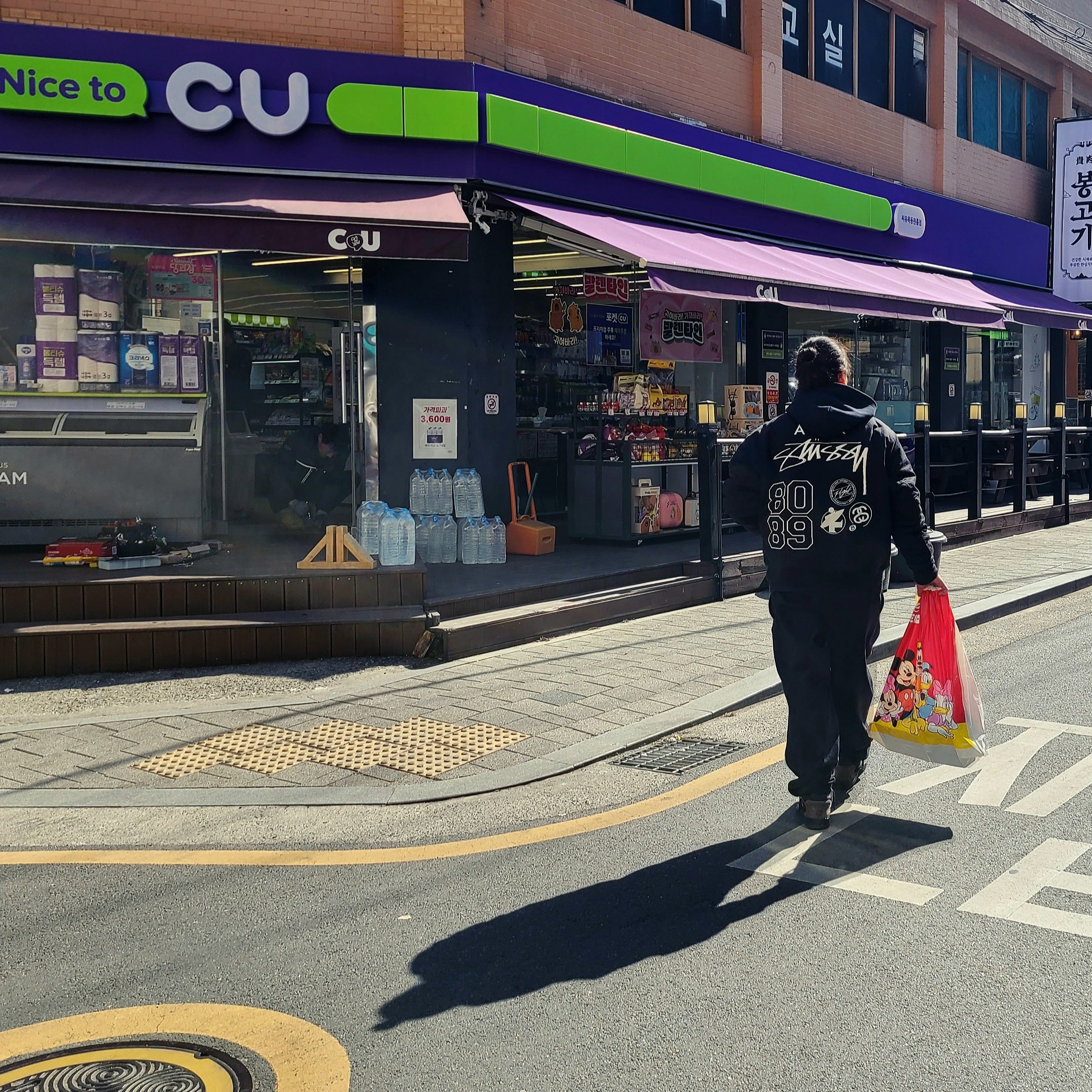 Jordan x Travis Scott Jumpman Jack TR Black and Dark Mocha, Nike x Stussy Reversible Jacket Black (FJ9153-010) 착용 스타일 - 1