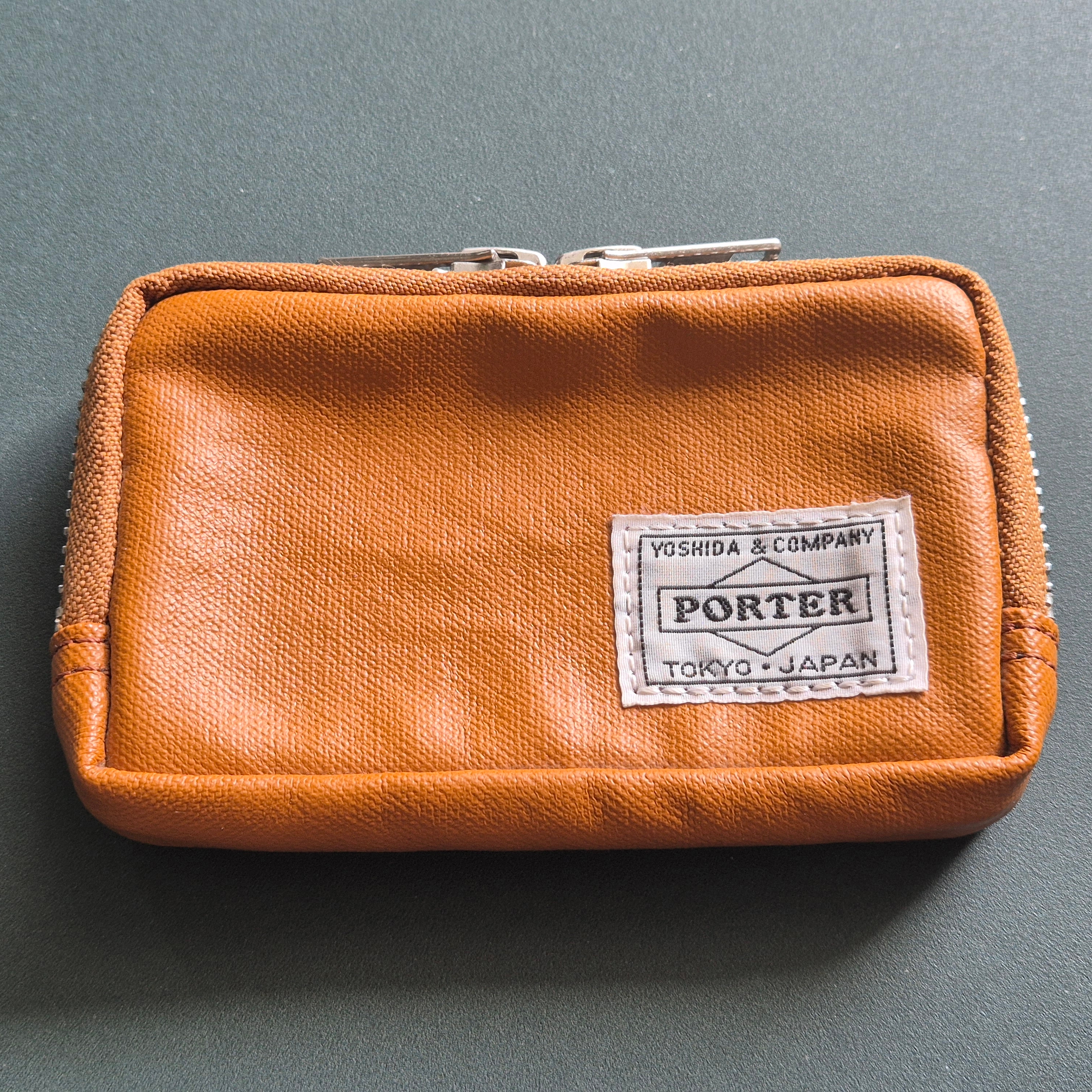 Porter Freestyle Multi Coin Case Camel 착용 스타일