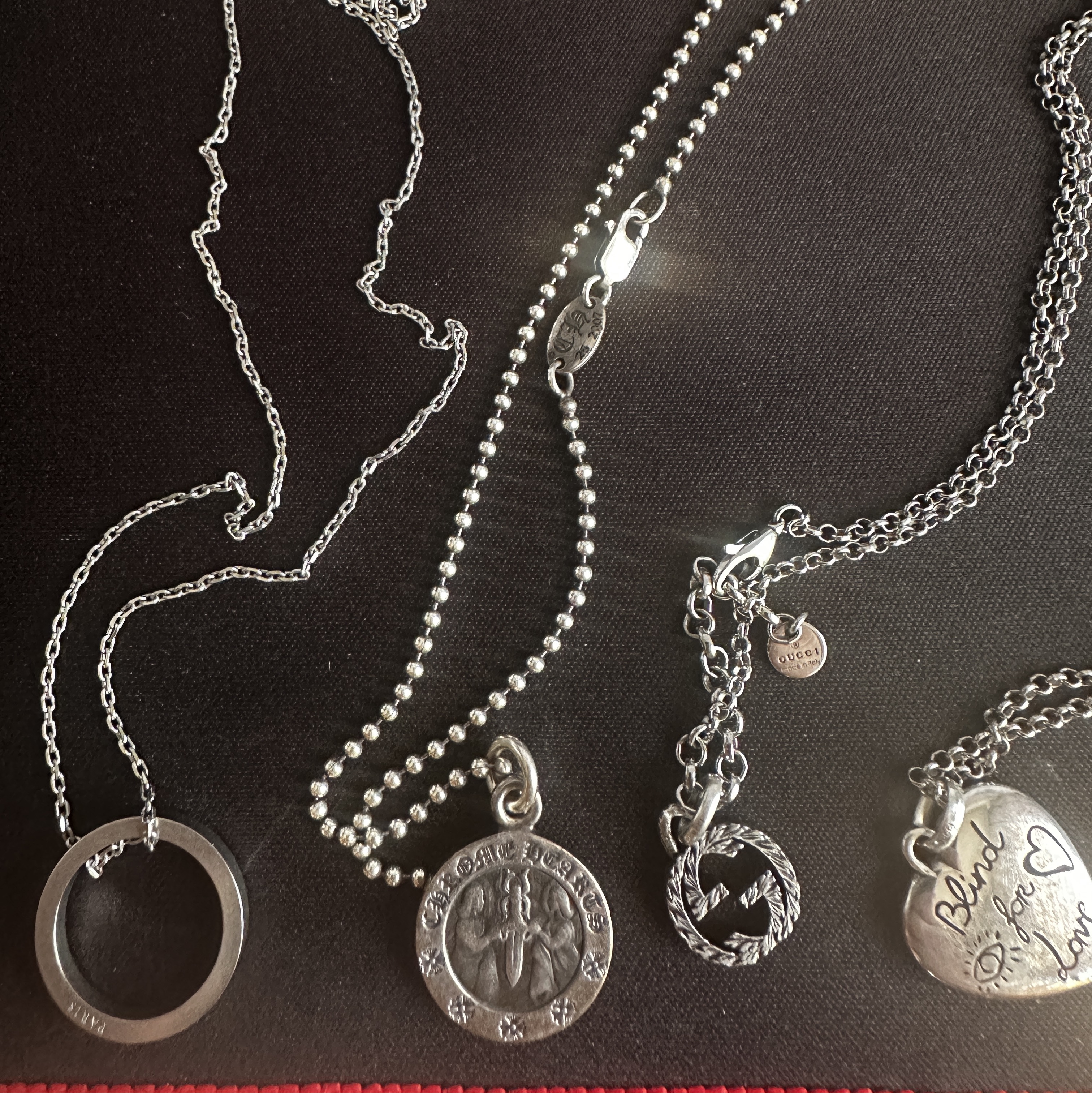 Maison Margiela Logo Ring Necklace Matte Palladium, Gucci Interlocking G Pendant Necklace Silver 착용 스타일