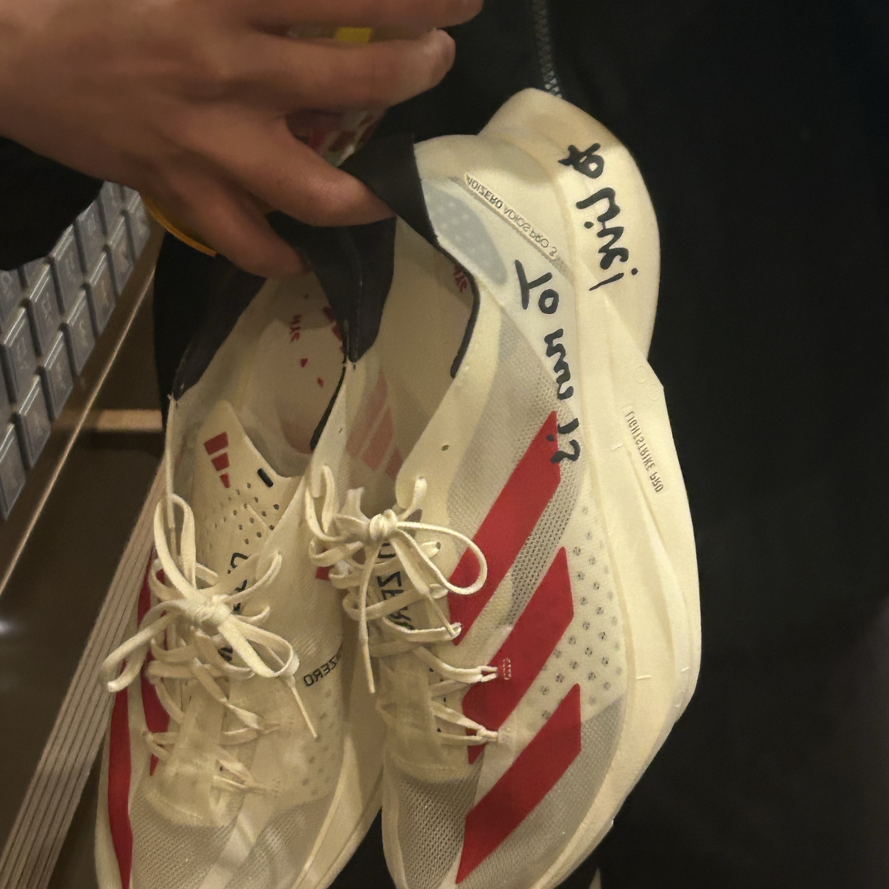 Adidas Adizero Adios Pro 3 Off White Better Scarlet 착용 스타일