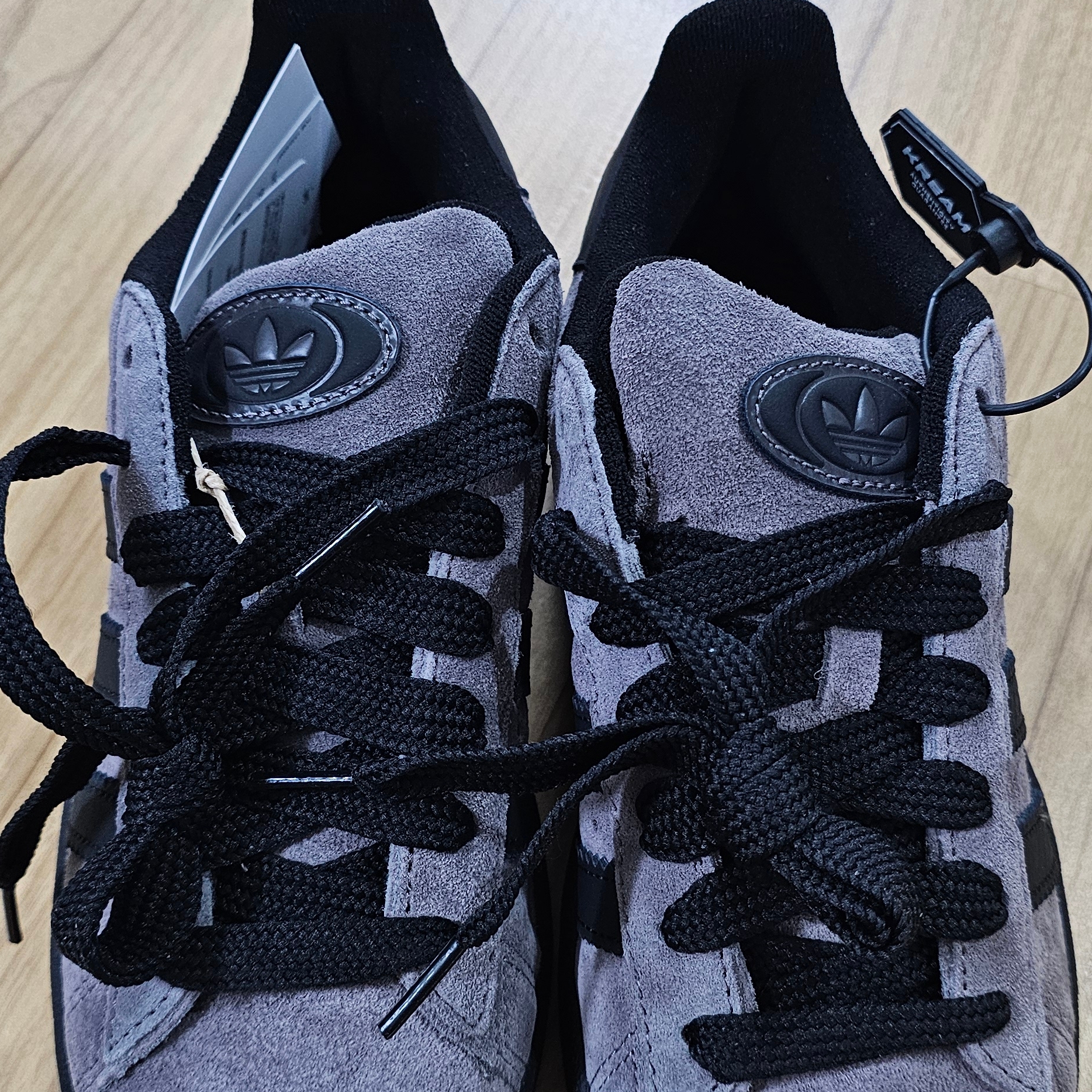 Adidas Campus 00s Charcoal Core Black 착용 스타일 - 3