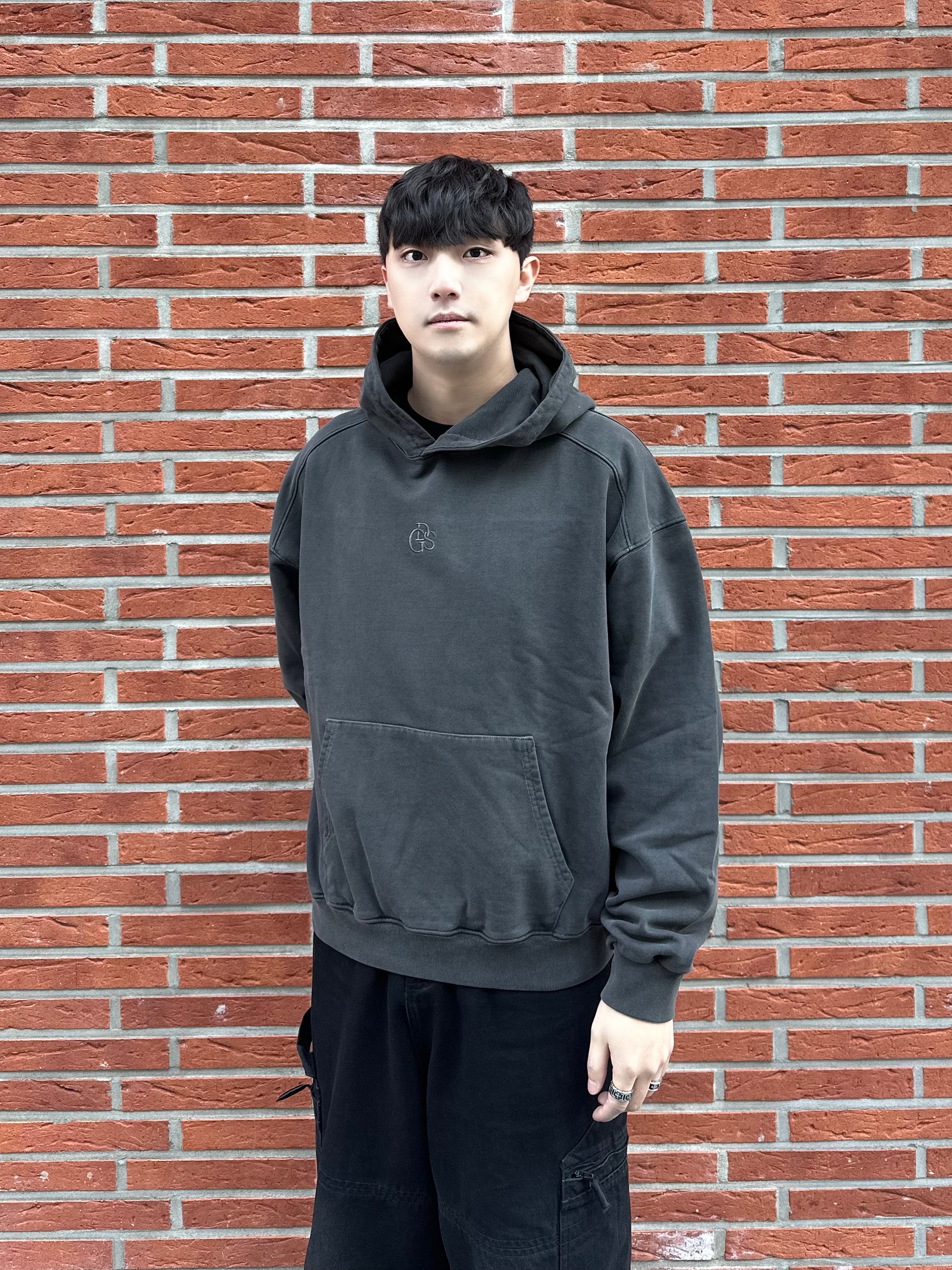 Balenciaga Cargo Sneakers White Grey 착용 스타일 - 2