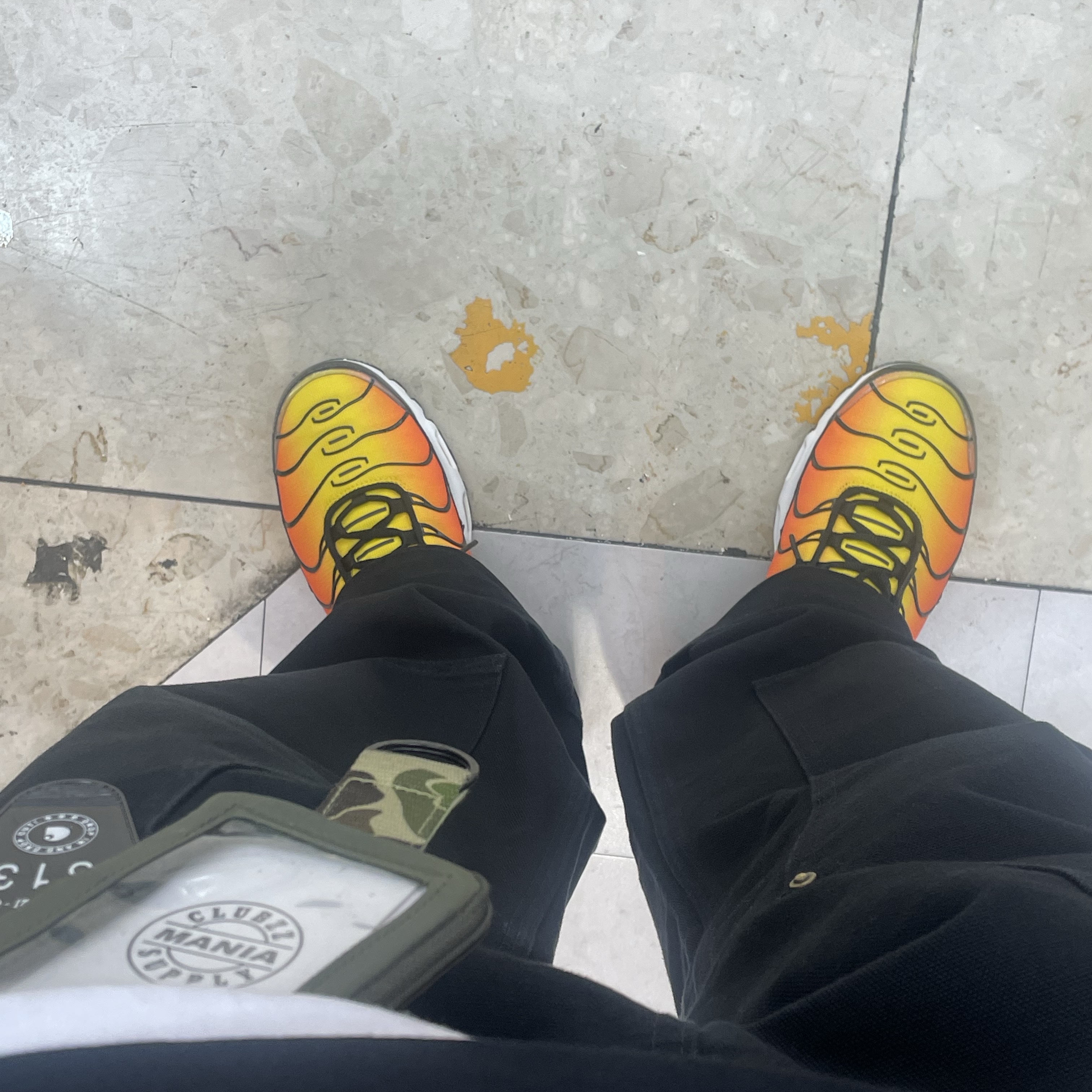 Nike Air Max Plus Bright Ceramic and Tour Yellow 착용 스타일