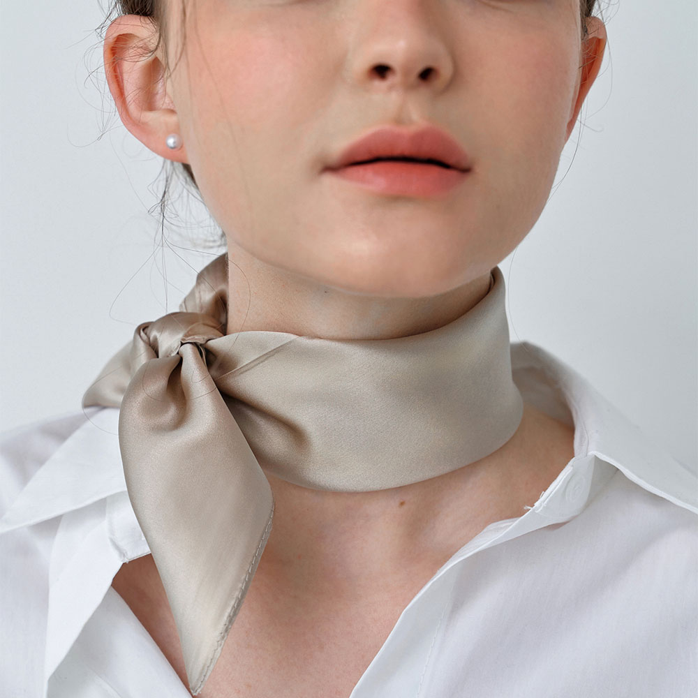 러브미몬스터 시크 실크 스카프 샴페인 골(lovememonster Chic Silk Scarf Champagne Gold) - 3