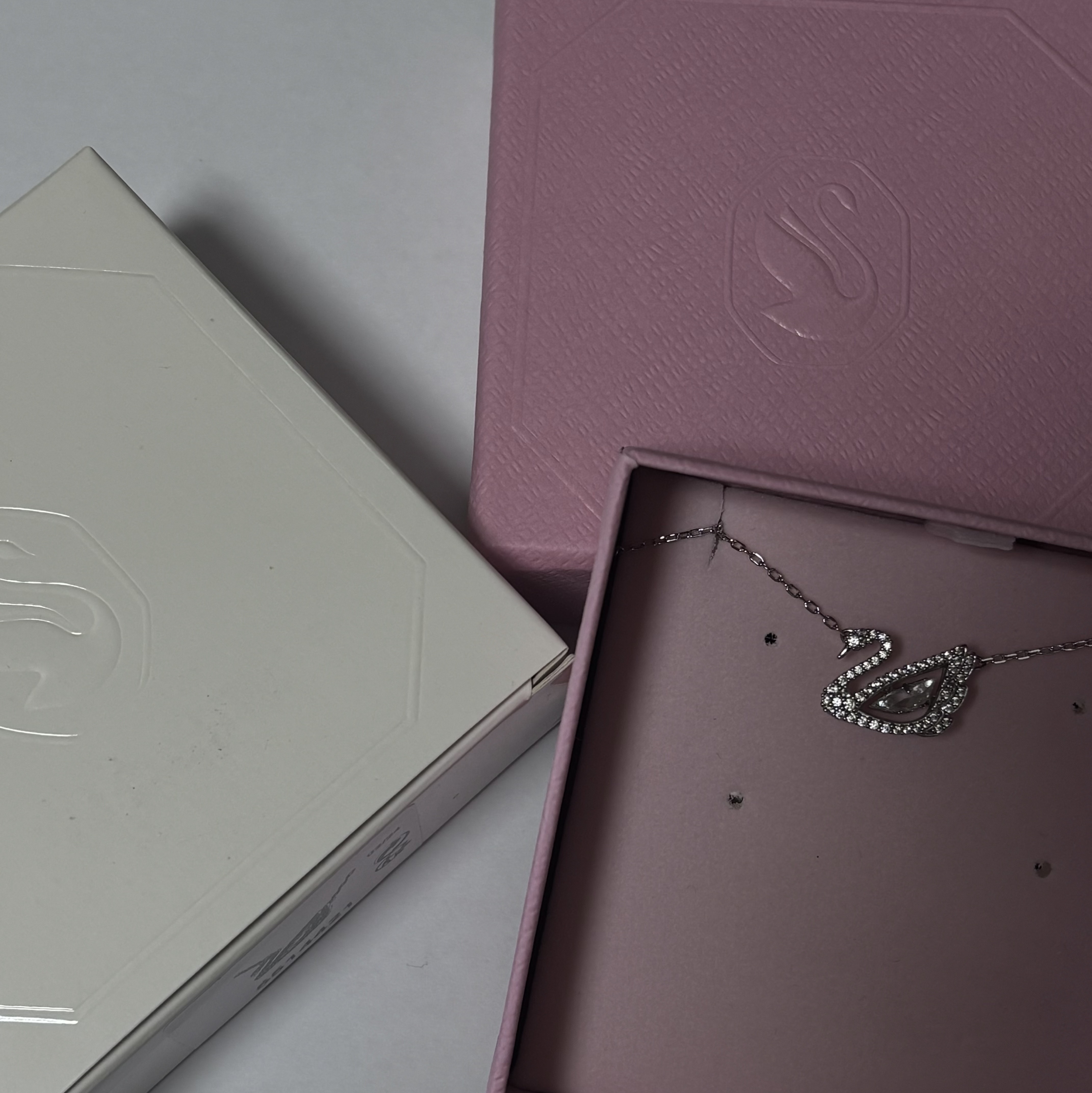 (W) Swarovski Dancing Swan Necklace White Rhodium Plated 착용 스타일