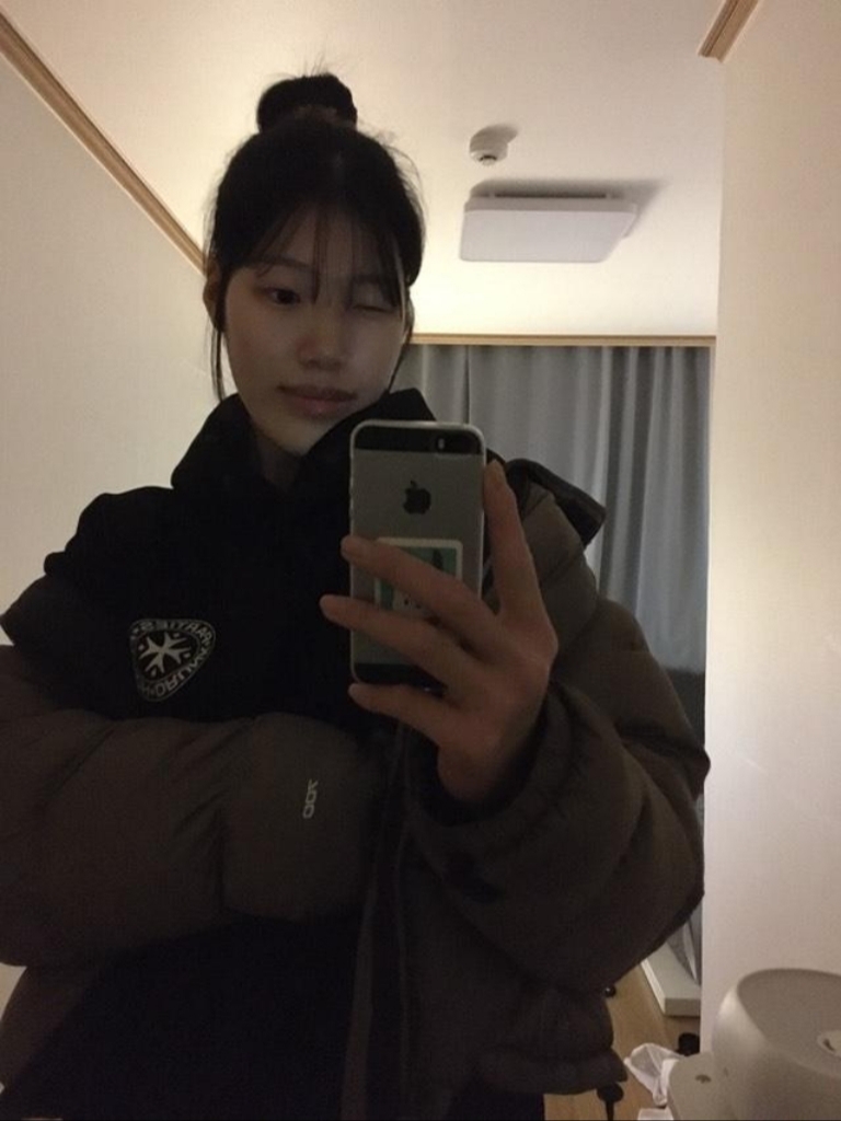 Punch Drunk Parties Circle Logo Oversized Hoodie Black, The North Face 1996 Retro Nuptse Jacket Falcon Brown 착용 스타일 - 2