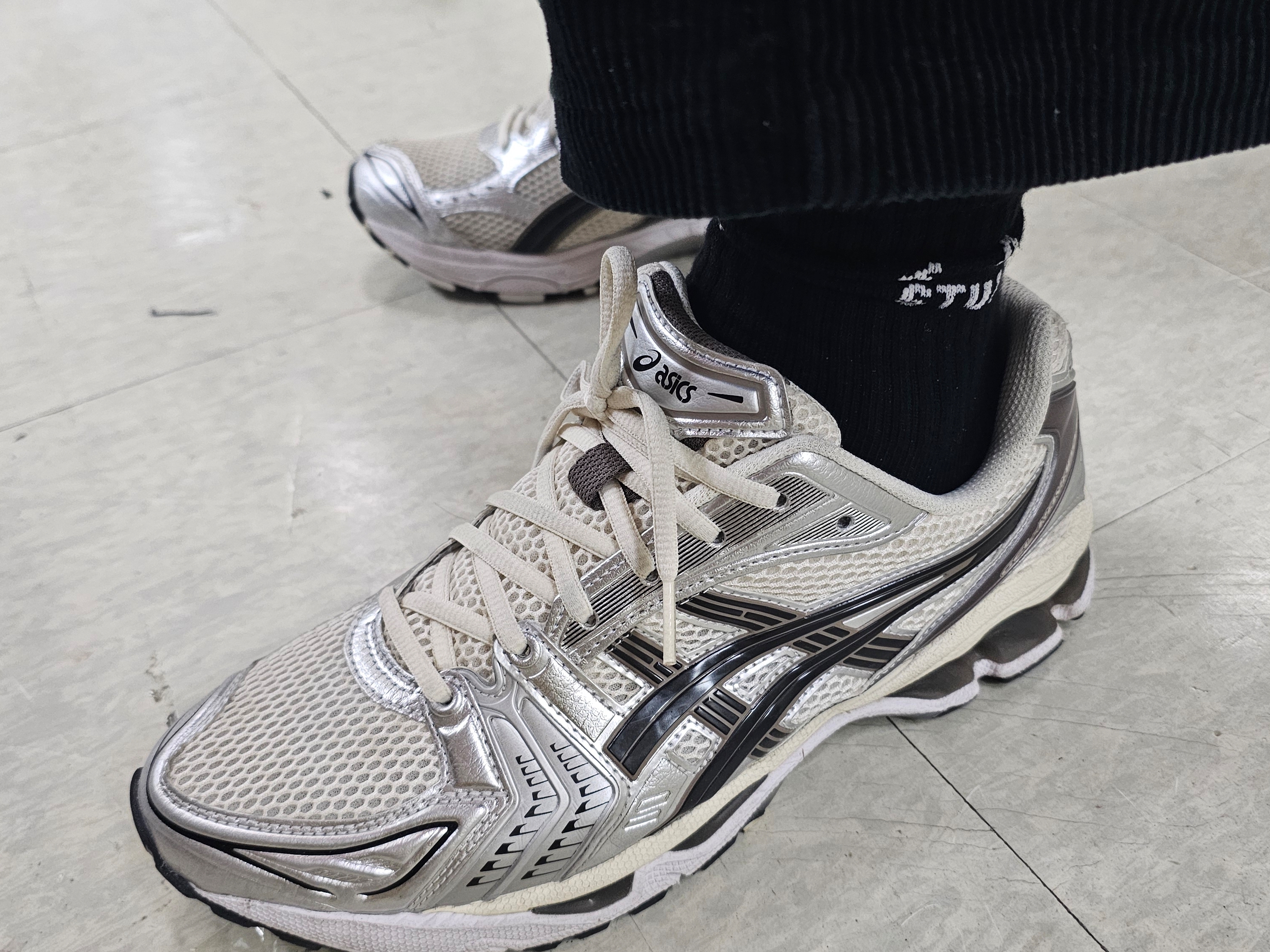 Asics Gel-Kayano 14 Cream Black, IAB Studio Socks White Black (5 Pack) 착용 스타일