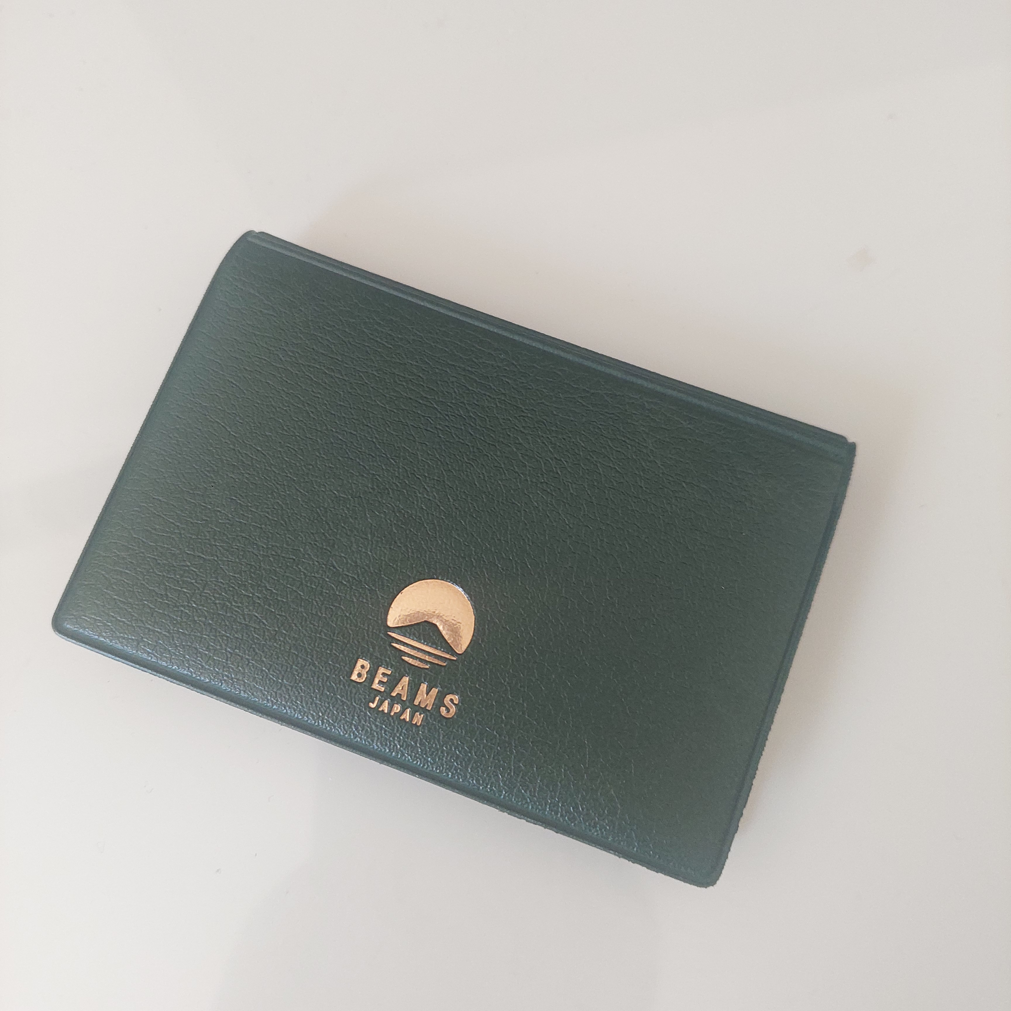 Beams x Hightide Special Order Pass & Card Case Green 착용 스타일