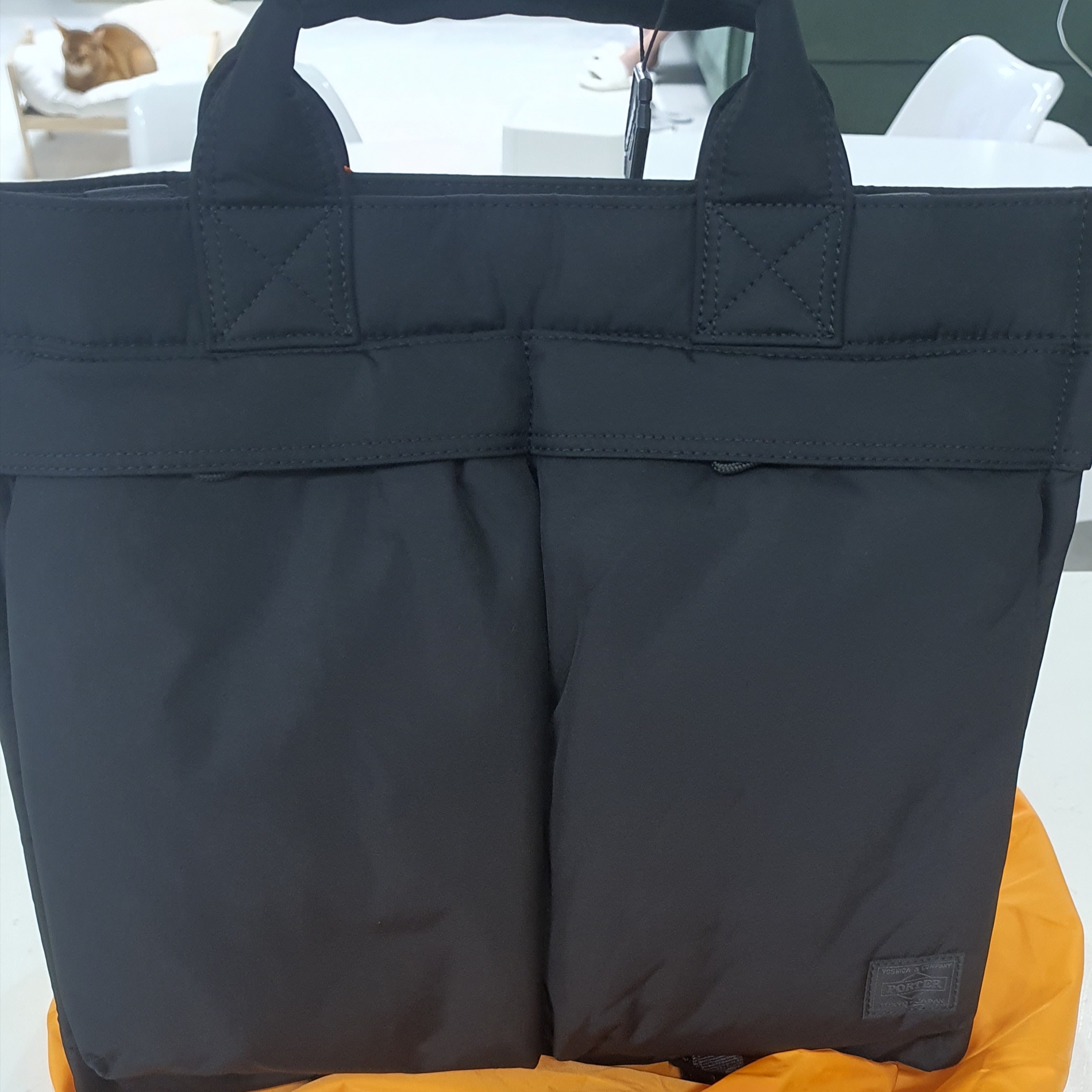 Porter Senses Tote Bag L Black 착용 스타일 - 1