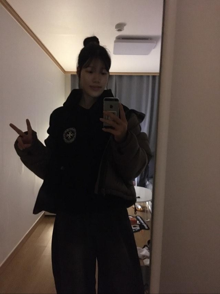 Punch Drunk Parties Circle Logo Oversized Hoodie Black, The North Face 1996 Retro Nuptse Jacket Falcon Brown 착용 스타일 - 3