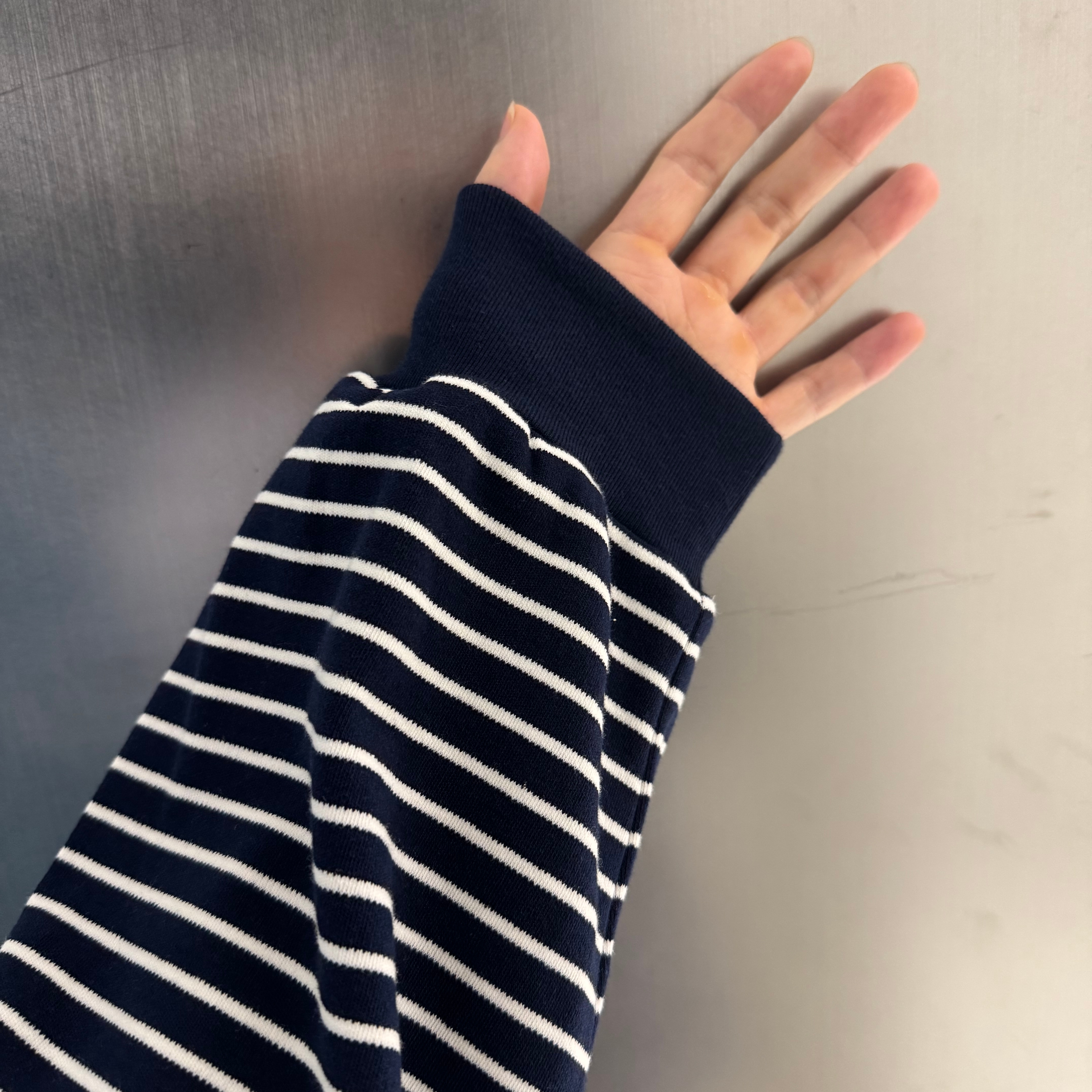 General Idea Unisex Basic Stripe Long Sleeve T Navy 착용 스타일