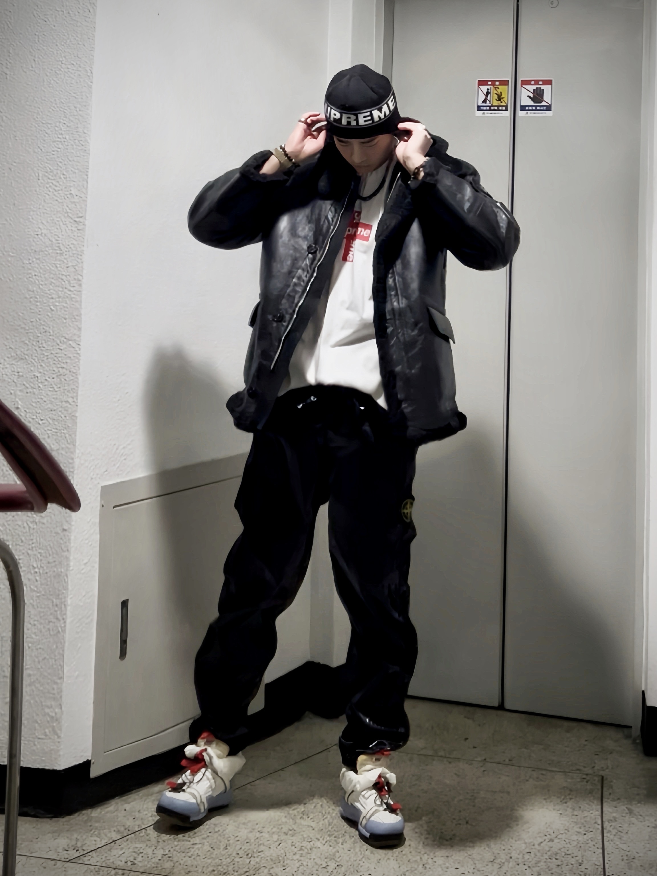 Supreme Earflap Beanie Black - 23FW, Supreme Cross Box Logo T-Shirt White - 20FW 착용 스타일 - 1