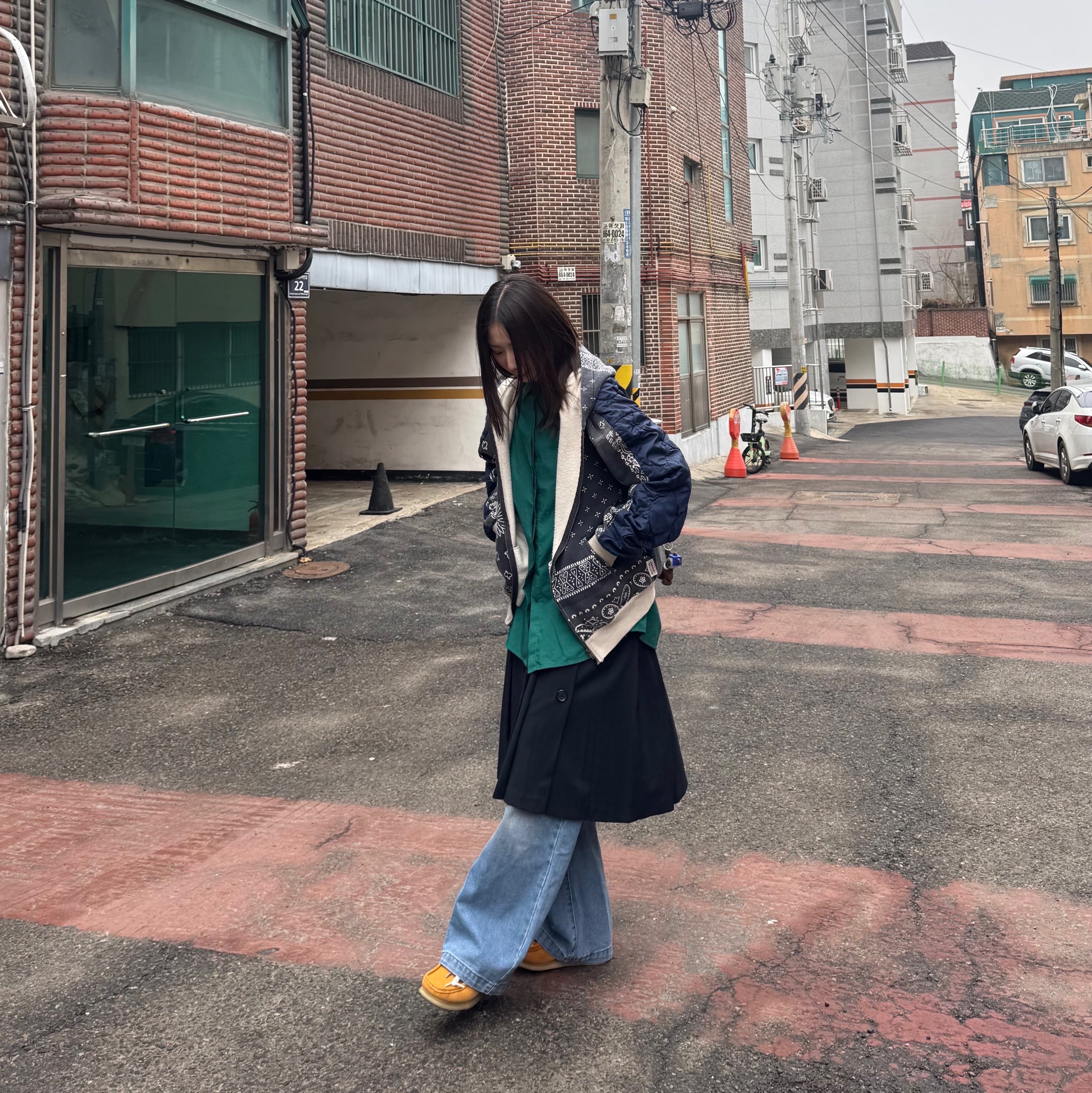 Kapital Fleece Bandana Bivouac Hooded Blouson Black, Clarks Wallabee Yellow Suede 착용 스타일 - 2