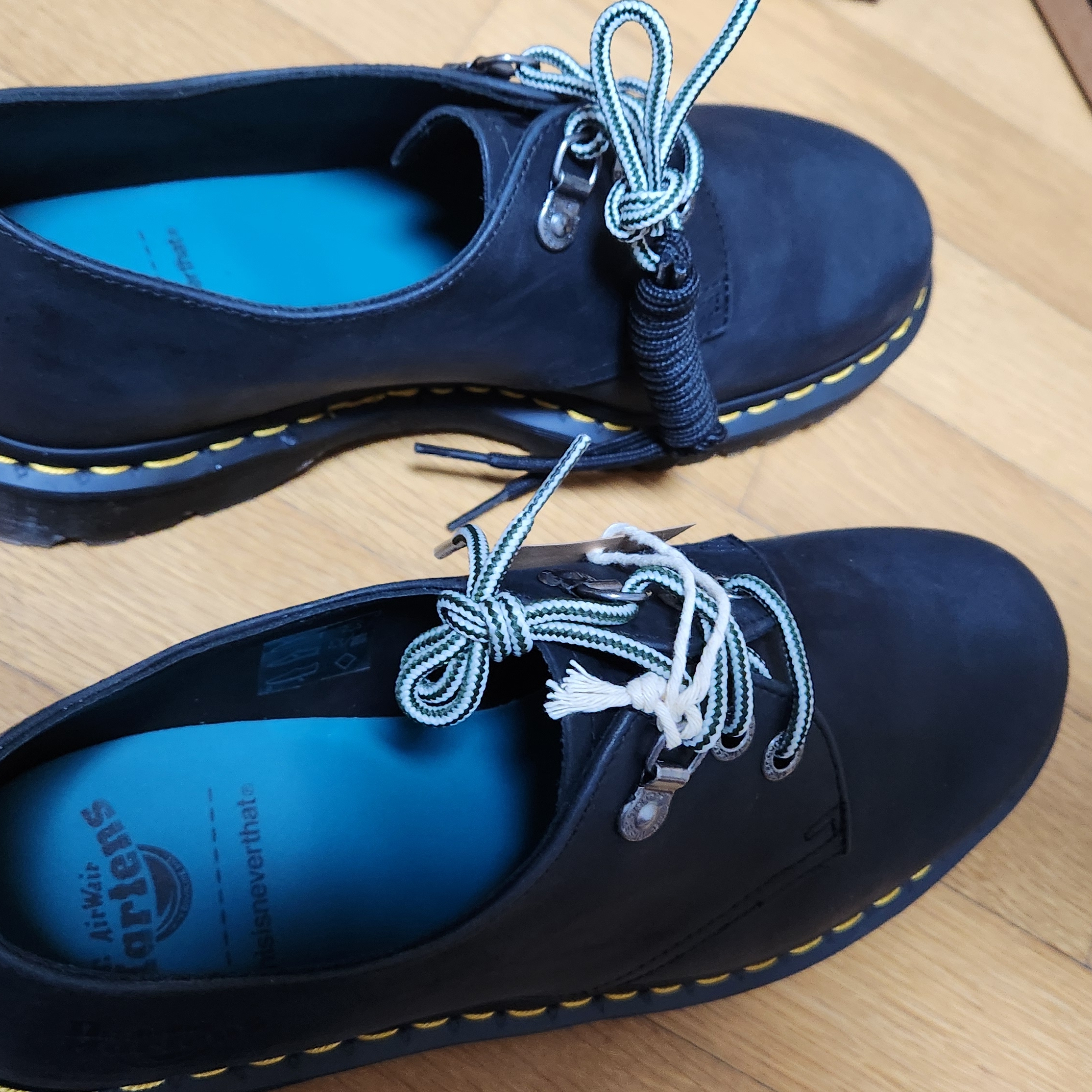 Dr. Martens x Thisisneverthat 1461 Waxed Full Grain Black 착용 스타일 - 1