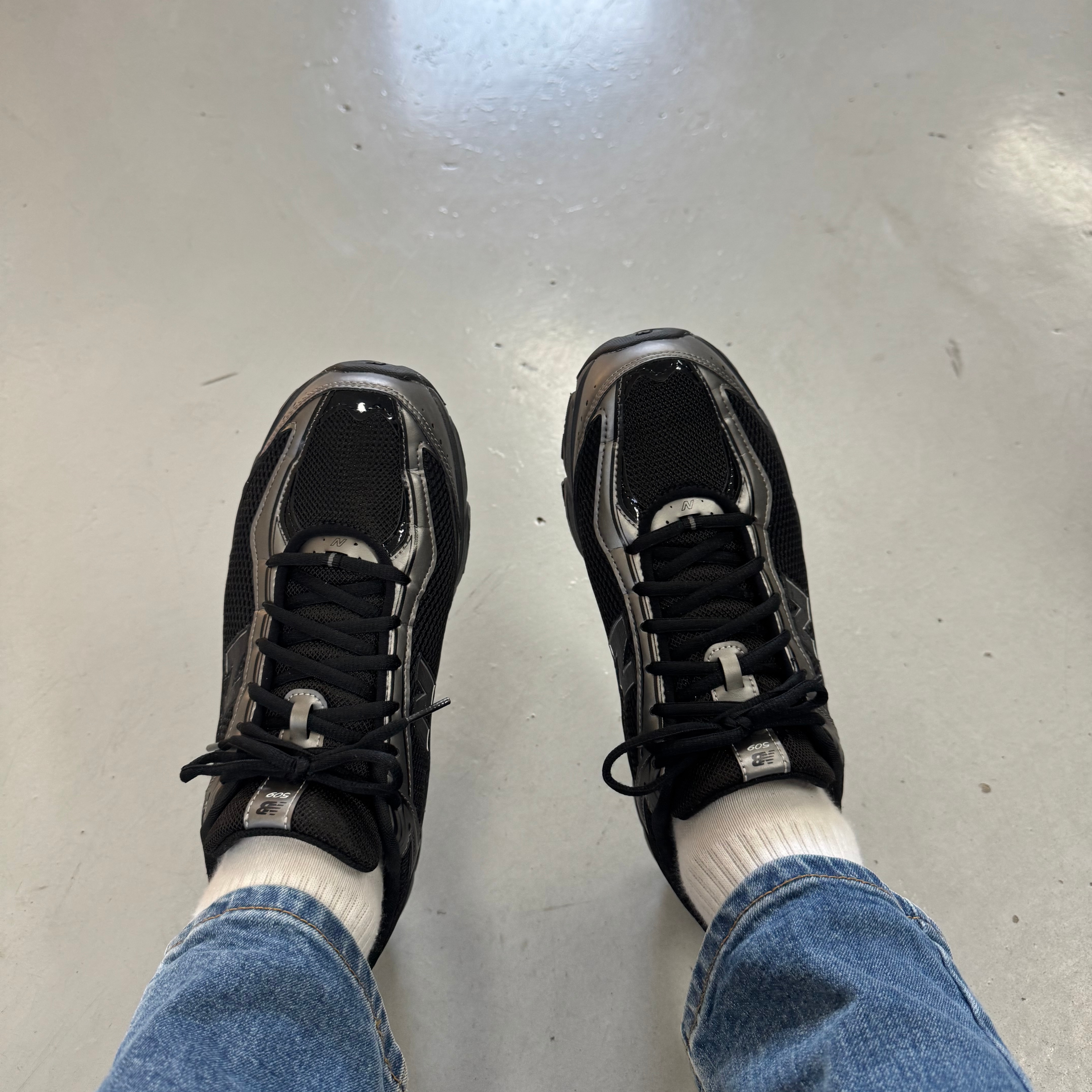 New Balance 509 Black 착용 스타일 - 2