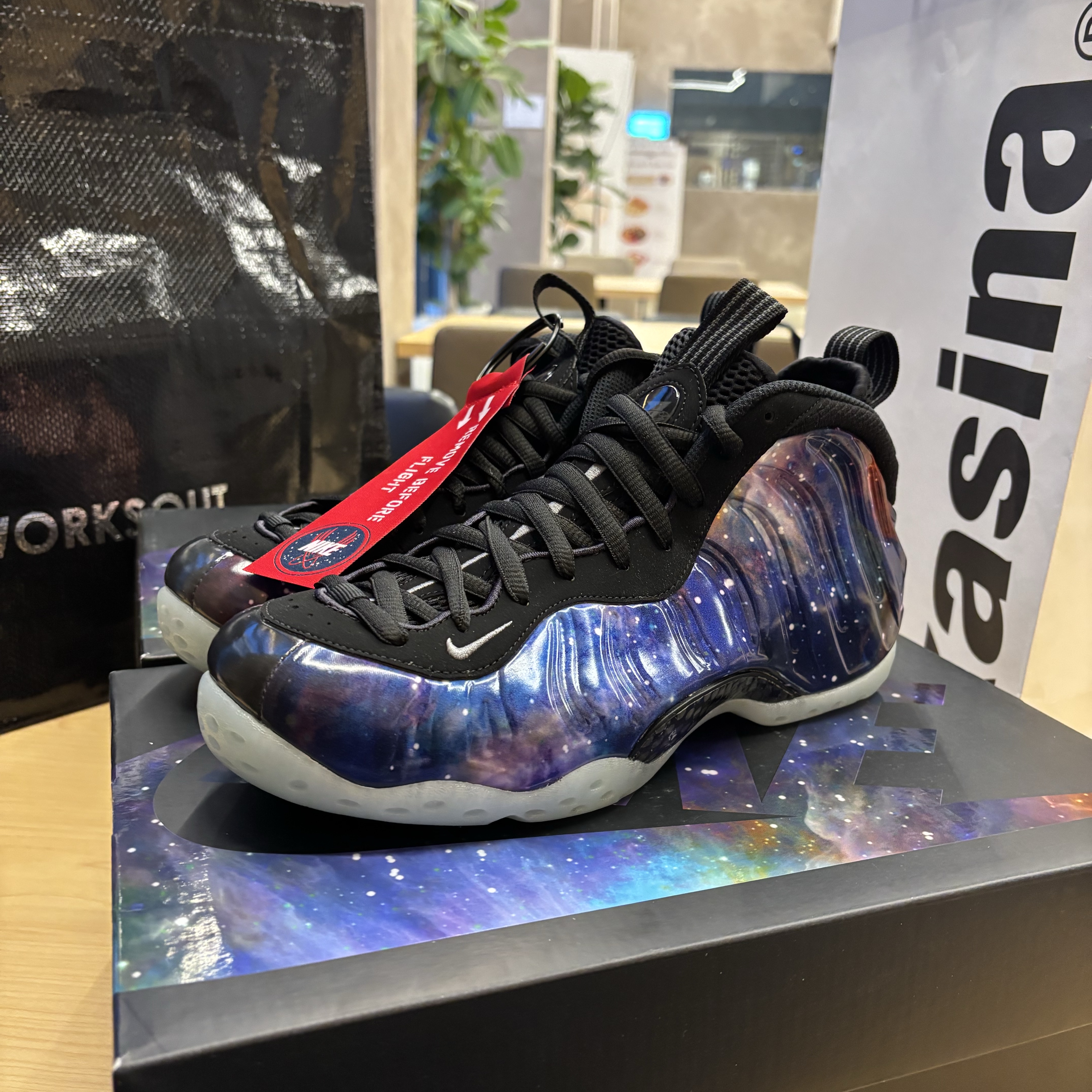 Nike Air Foamposite One Galaxy 착용 스타일
