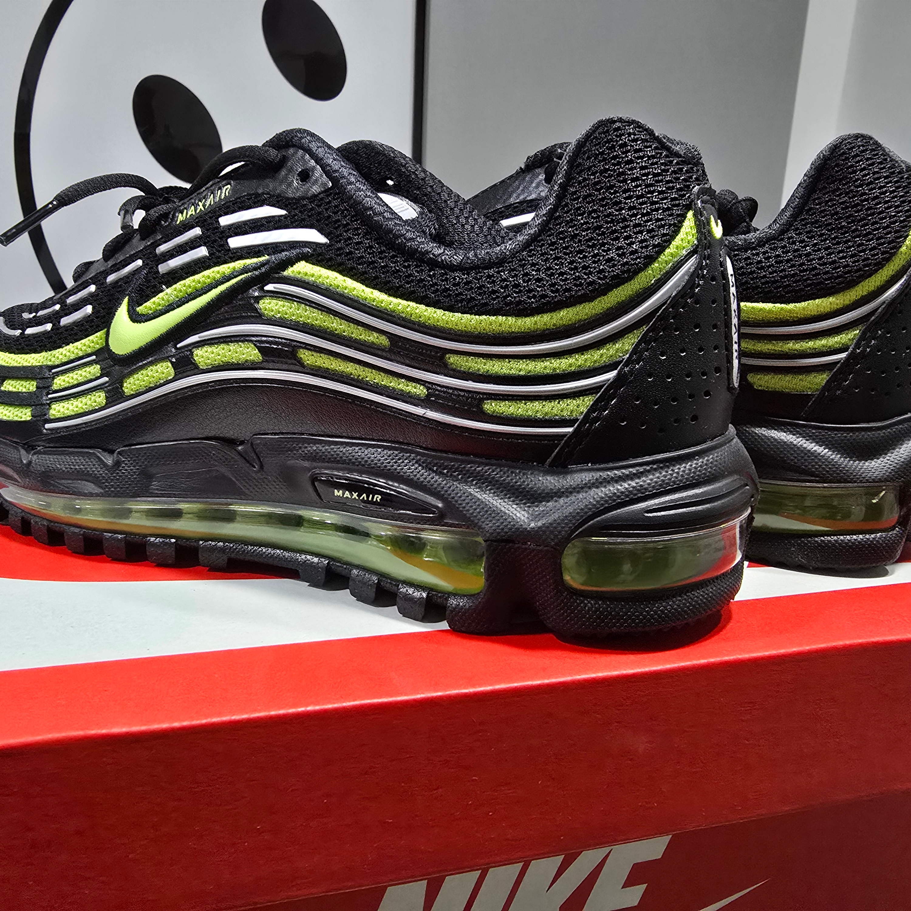 Nike Air Max TL 2.5 Black and Citron 착용 스타일 - 4
