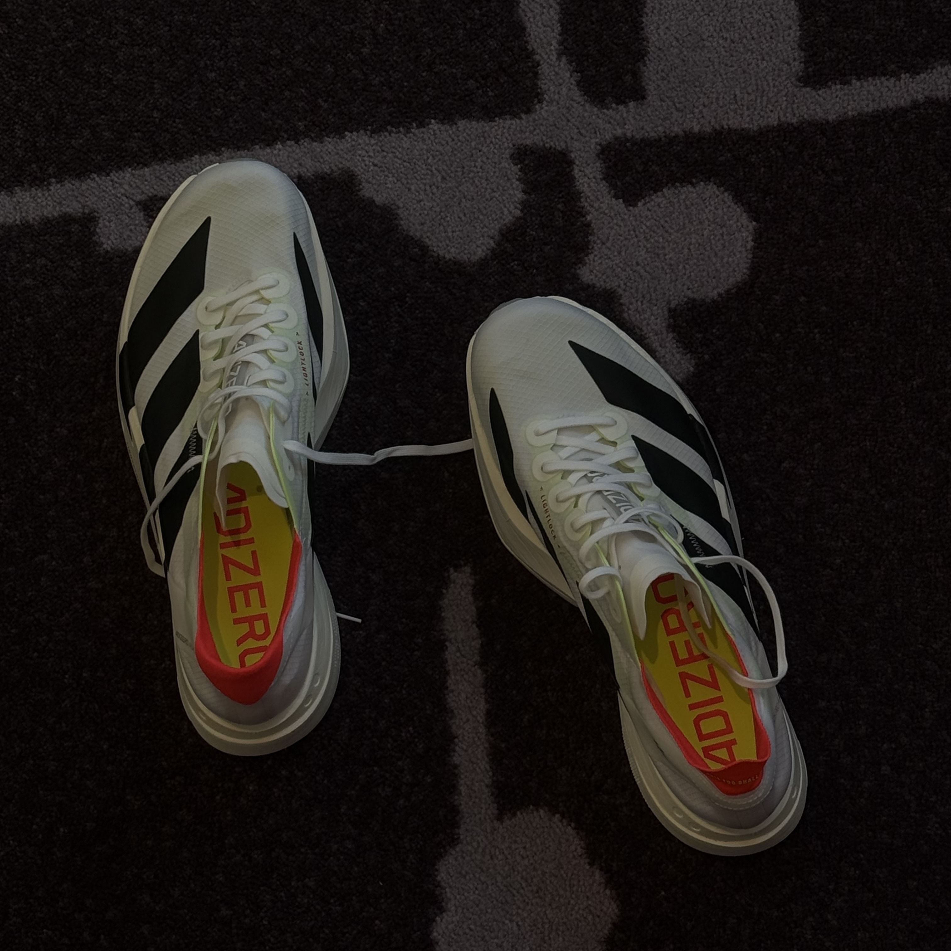 Adidas Adizero Adios Pro 4 Cloud White Core Black 착용 스타일