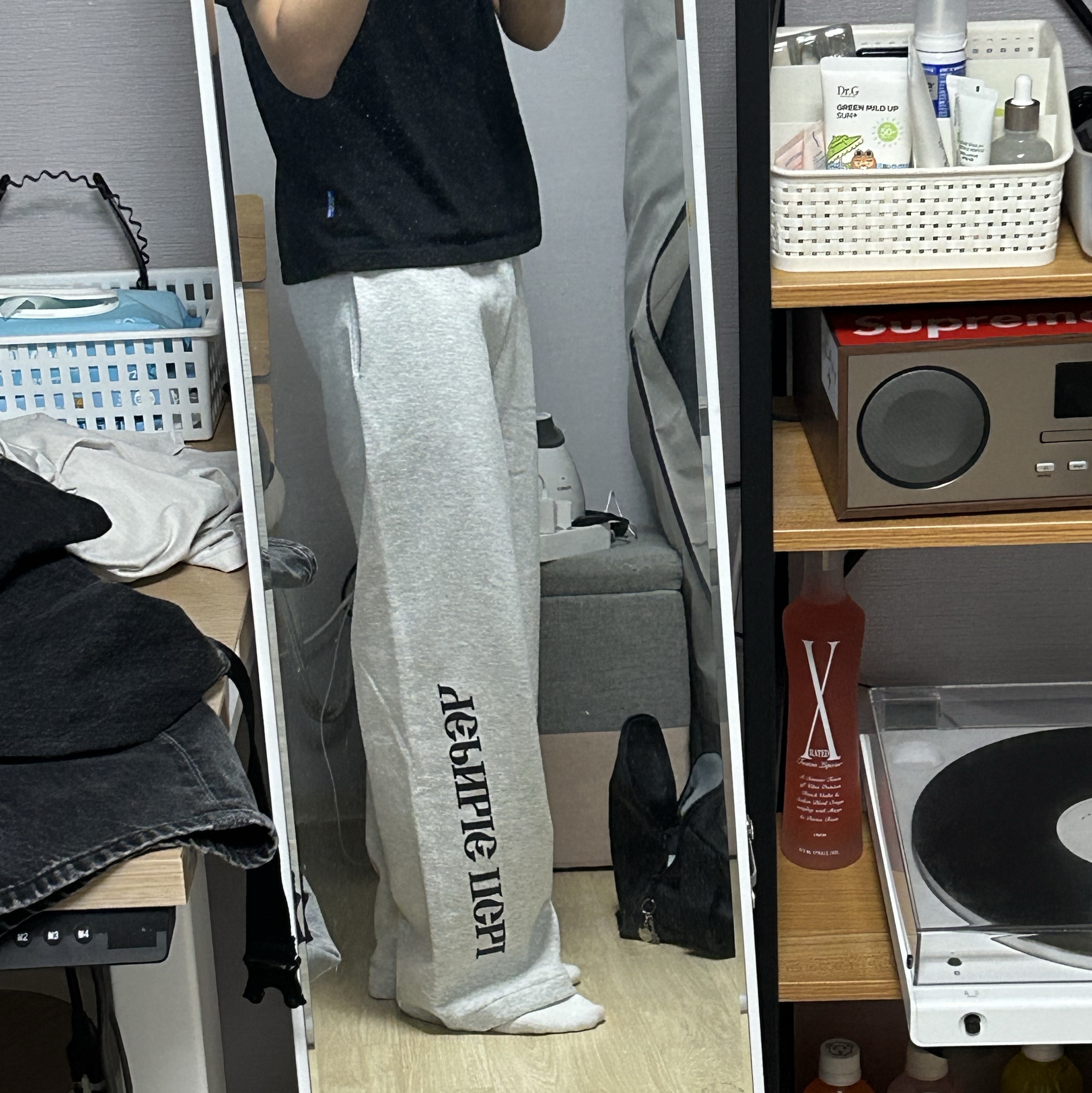 Yeezy x Gosha Rubchinskiy YZY Black Dogs Jogger Heather Grey 착용 스타일 - 2