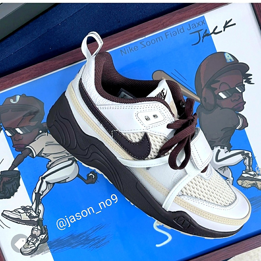 Wallace & Gromit Mug Cup Gromit with a Cap, Nike x Travis Scott Zoom Field Jaxx White and Light Chocolate 착용 스타일 - 3