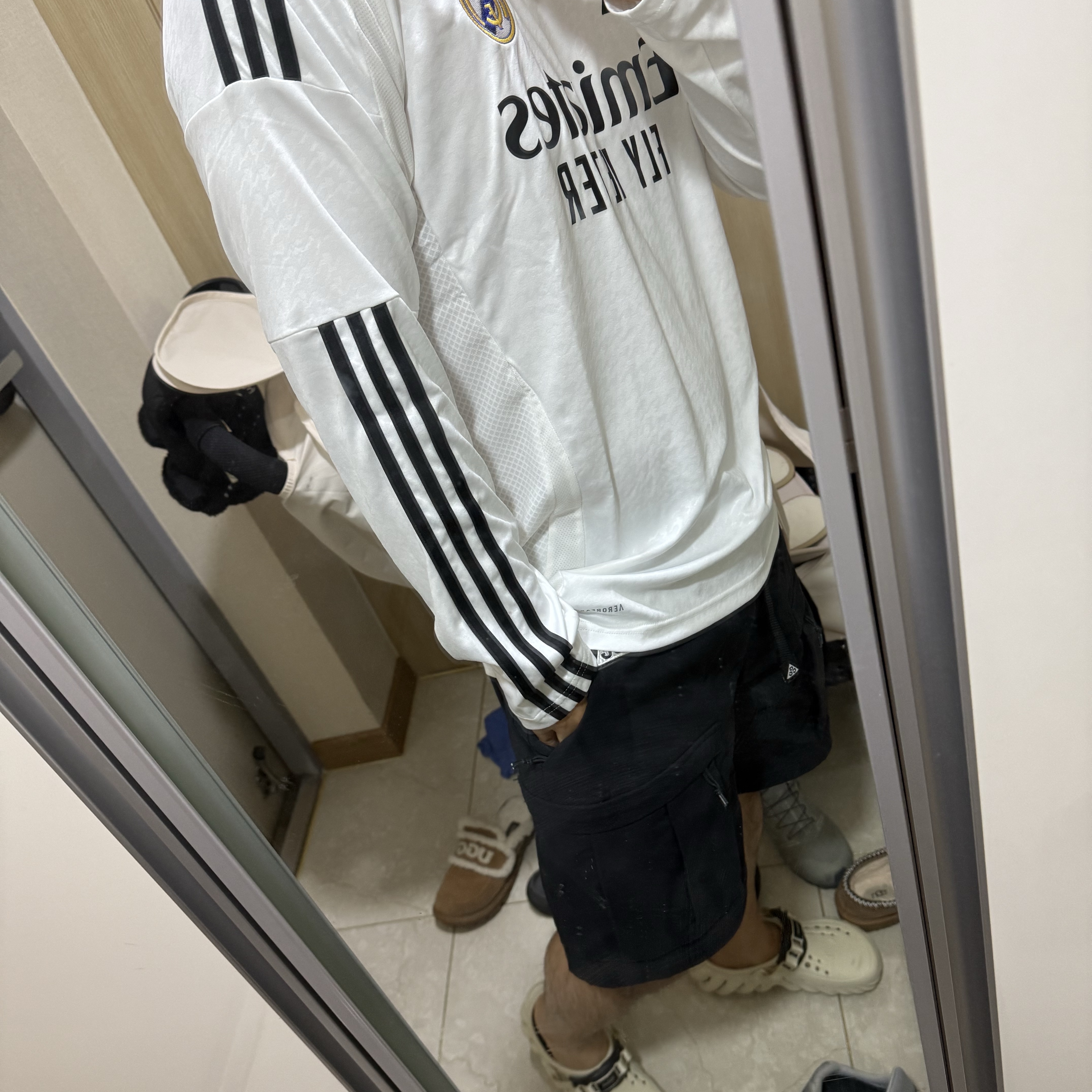 Adidas Real Madrid 2024/25 Home Long Sleeve Jersey White - KR Sizing (Non Marking Ver.), Nike ACG Smith Summit Cargo Pants Black Anthracite - Asia 착용 스타일